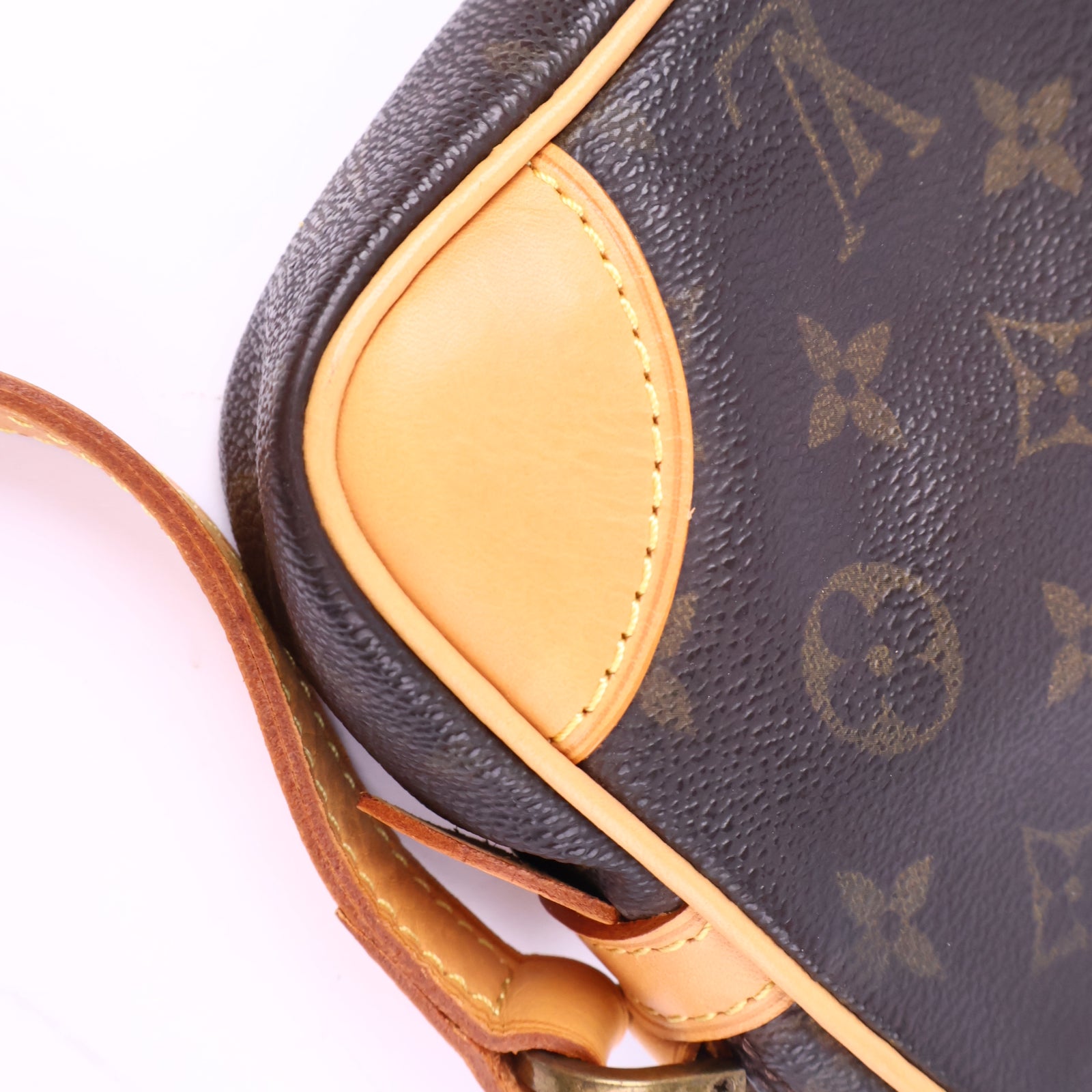 Louis Vuitton Monogram Pochette Marly Dragonne 22 Crossbody Bag J3181R | Pre-Owned Excellent Red Monogram Canvas