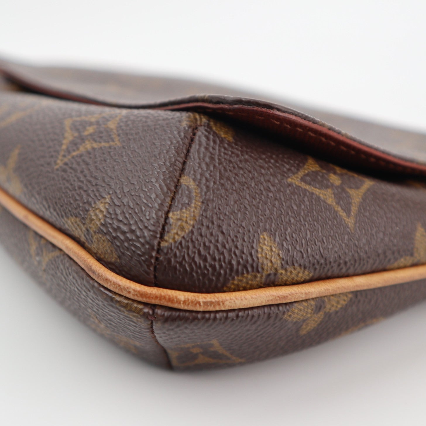 Louis Vuitton Monogram Musette Tango Crossbody Bag C1536 | Pre-Owned Very Good Tan Monogram Canvas