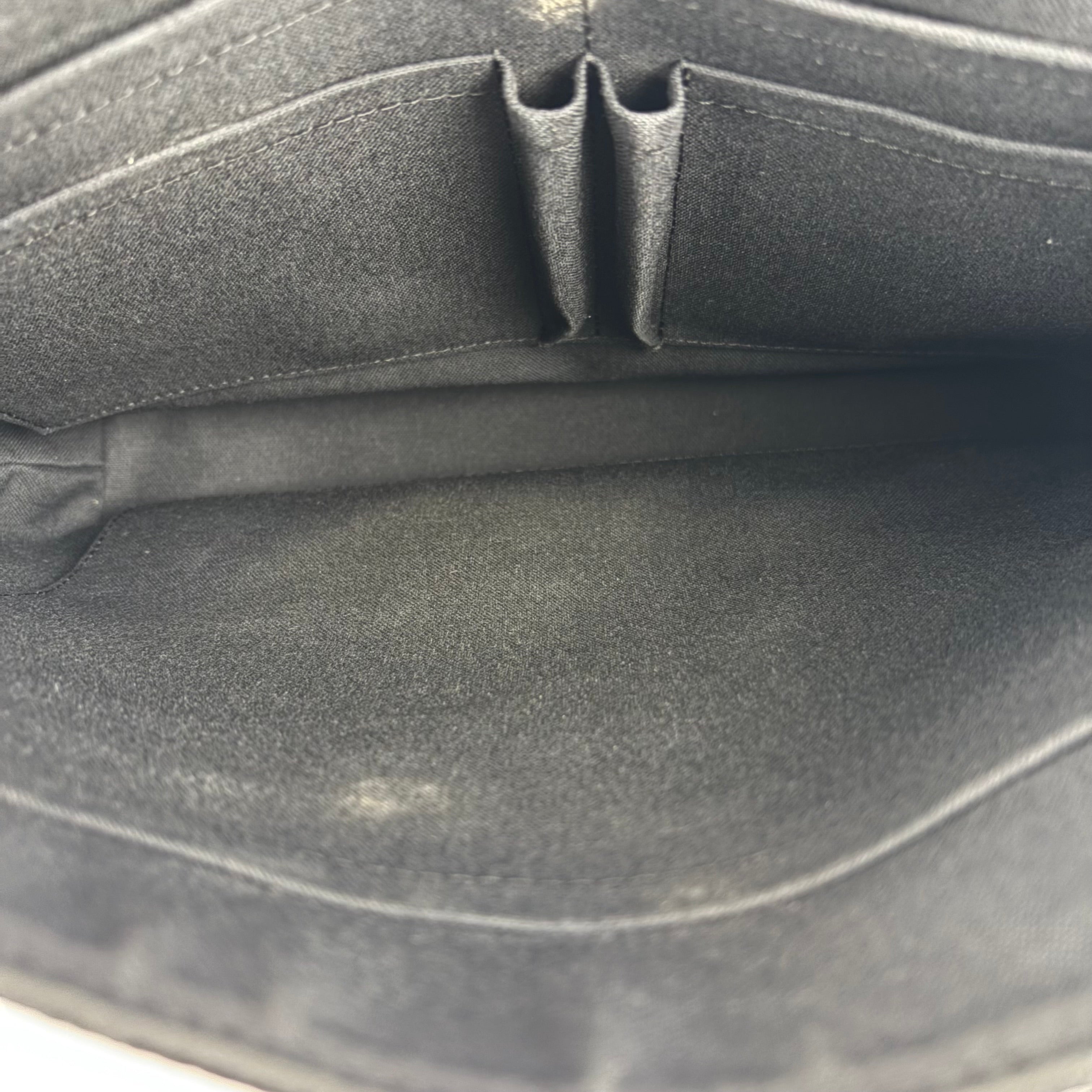 Louis Vuitton Damier Graphite District MM Messenger Bag Messenger Bag J3326 | Pre-Owned Like New Black / Grey Damier Graphite Canvas