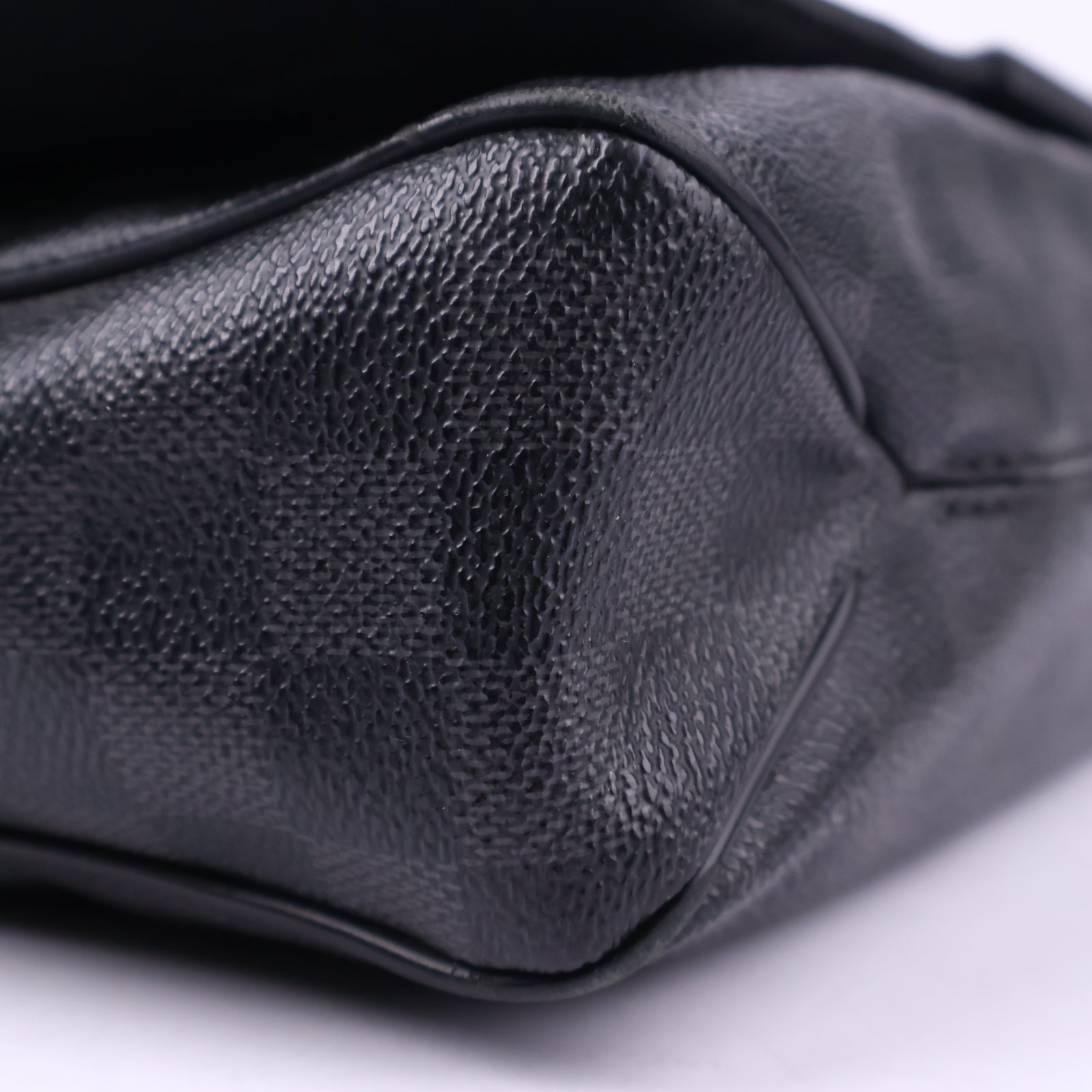 Louis Vuitton District Damier Graphite Messenger Bag J3052 | Pre-Owned Like New Black / Grey Damier Graphite Canvas