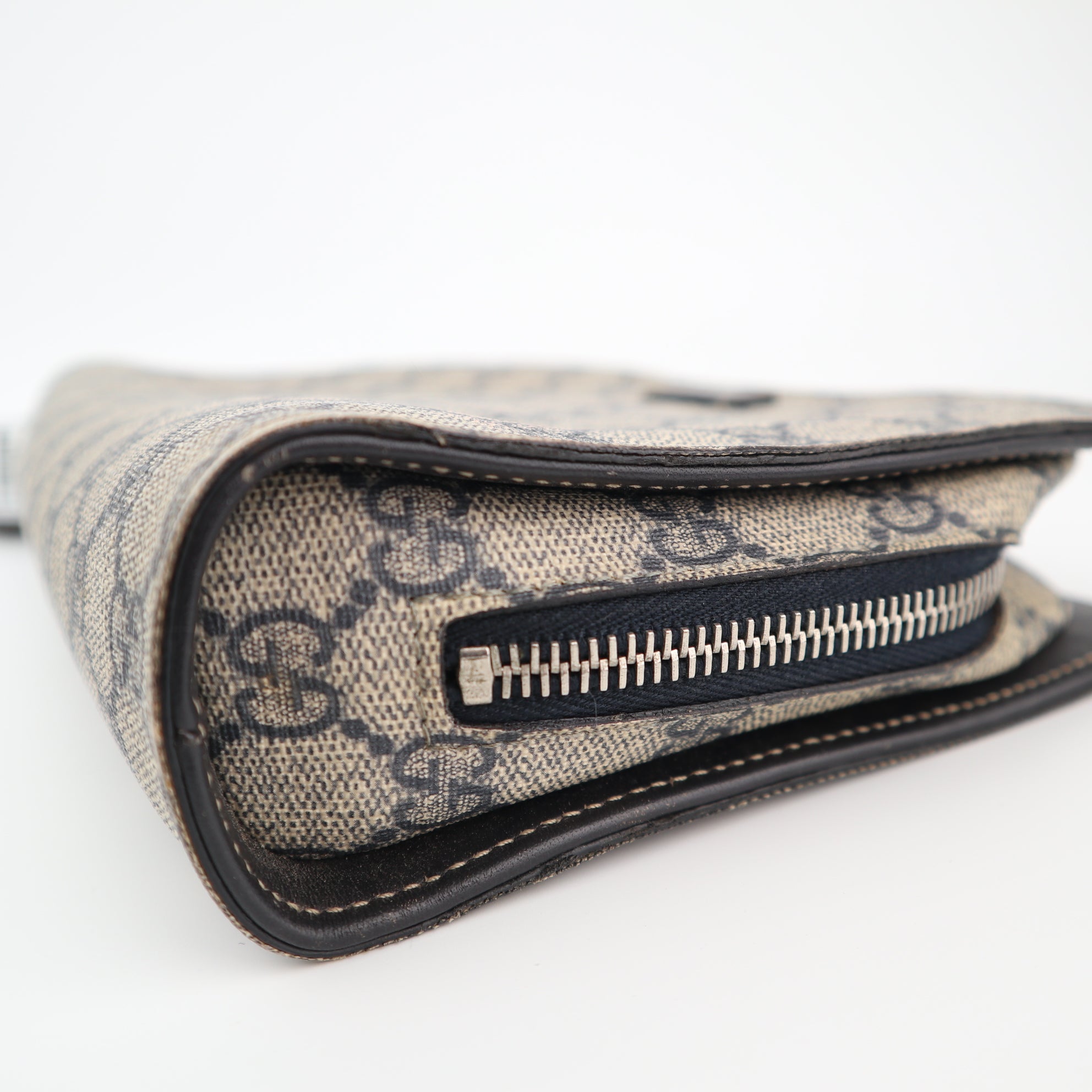 Gucci GG Supreme Pouch Clutch C1546 | Pre-Owned Very Good Brown Monogram Canvas