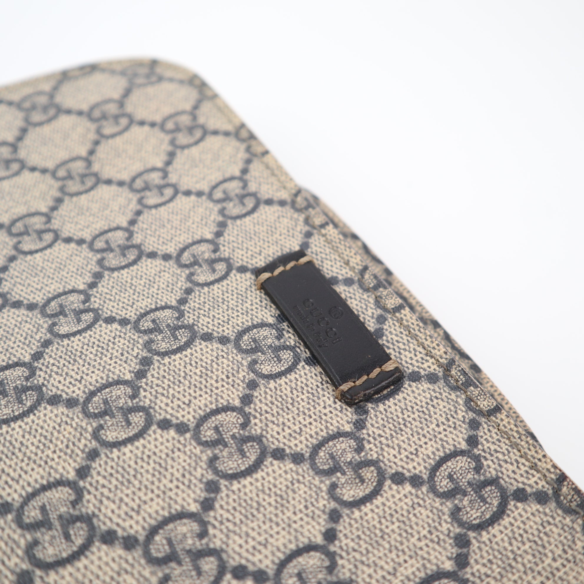 Gucci GG Supreme Pouch Clutch C1546 | Pre-Owned Very Good Brown Monogram Canvas