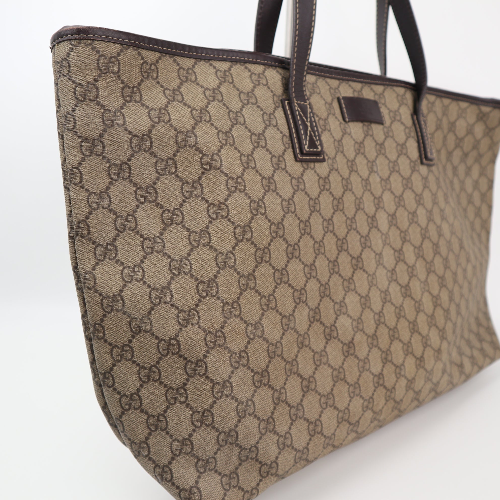 Gucci GG Supreme Monogram Medium Zippered Shopping Tote Brown Tote Bag C1547 | Pre-Owned Very Good Brown / Red Monogram Canvas