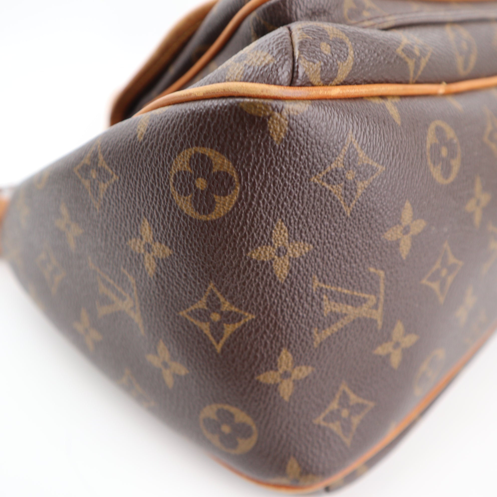 Louis Vuitton Monogram Canvas Tikal GM Bag Shoulder Bag C1555 | Pre-Owned Very Good Brown Monogram Canvas