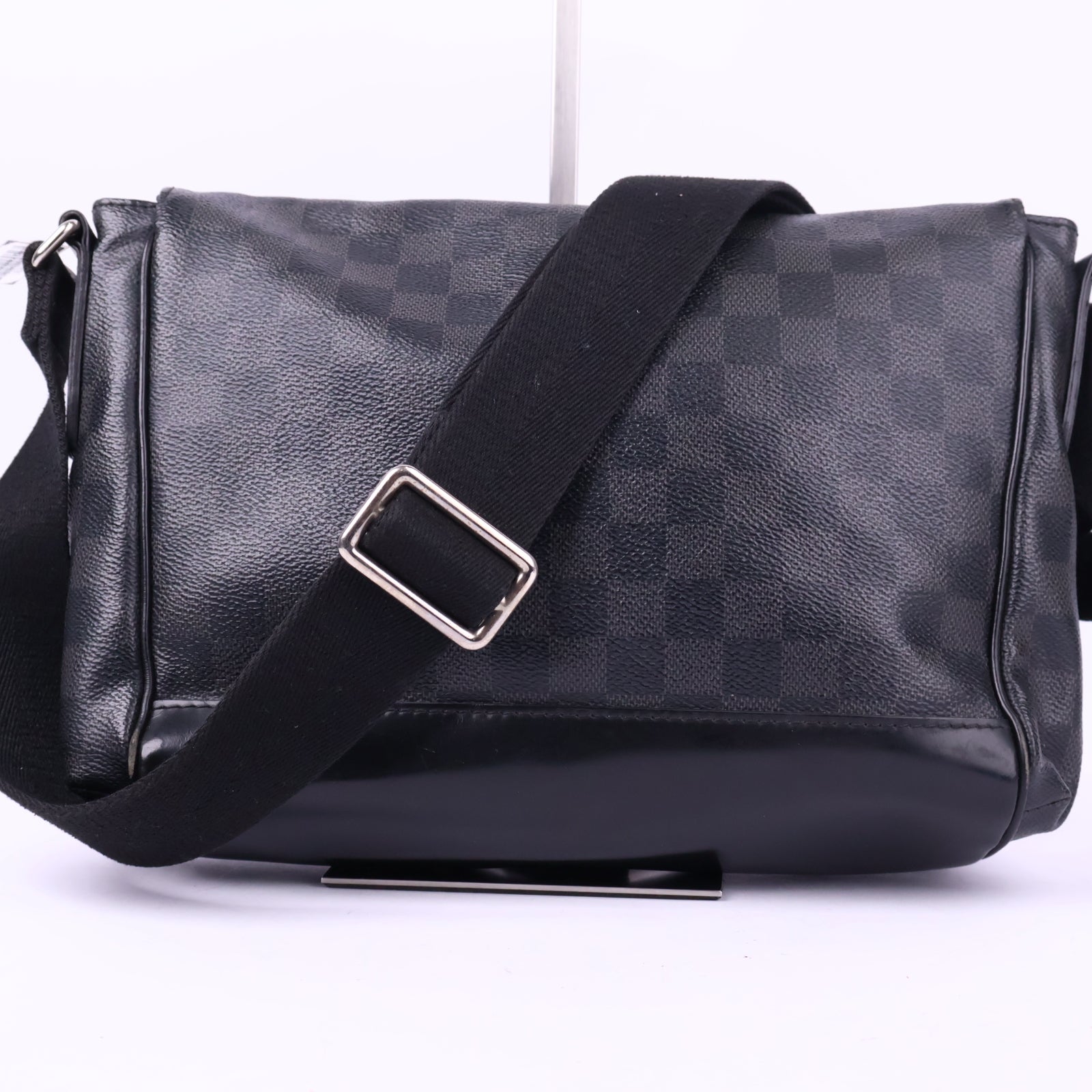 Louis Vuitton Damier Graphite Skyline Messenger Messenger Bag J3158 | Pre-Owned Like New Black / Grey Damier Graphite Canvas