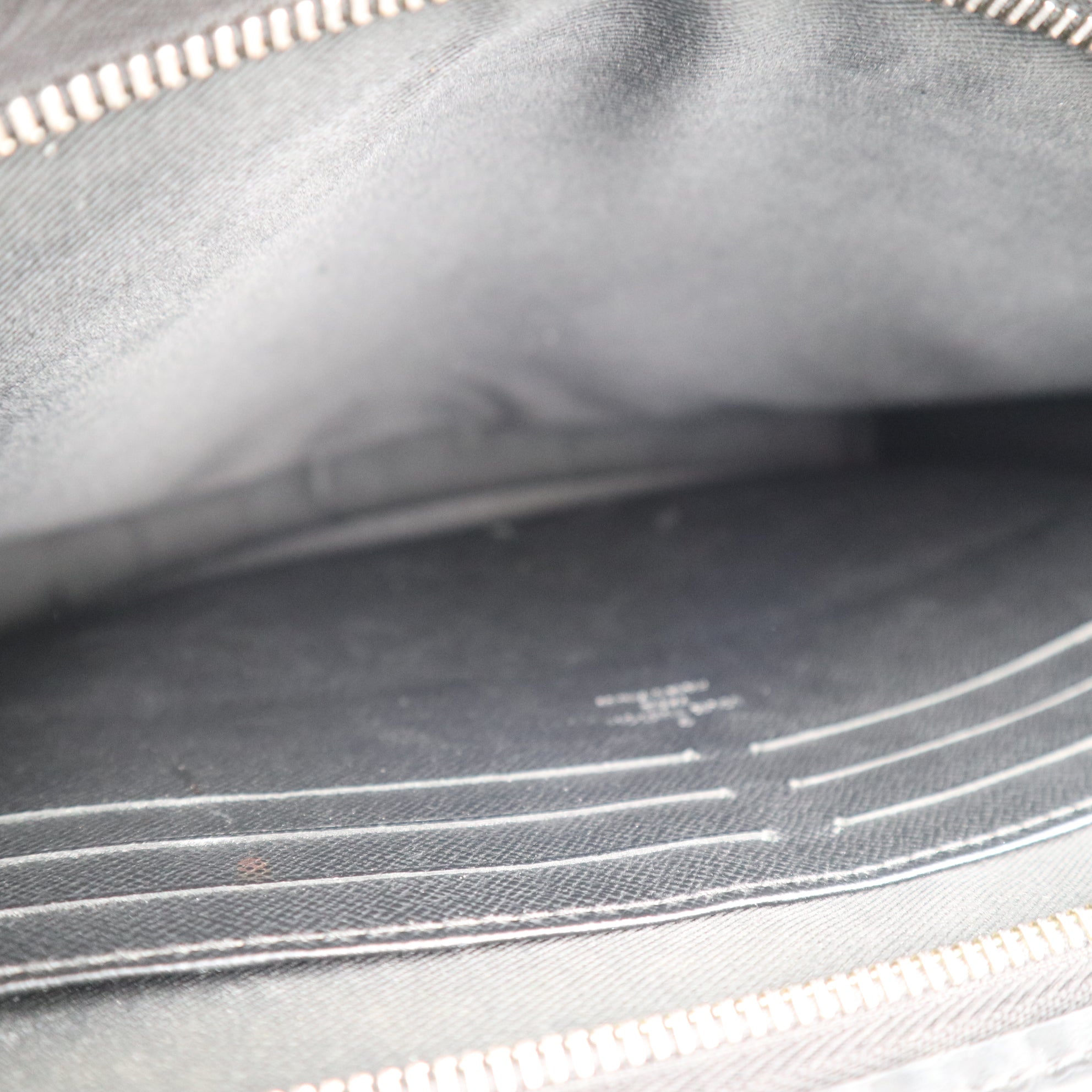 Louis Vuitton Damier Graphite Pochette Voyage GM Clutch Bag C1569 | Pre-Owned Very Good Black / Grey Damier Graphite Canvas