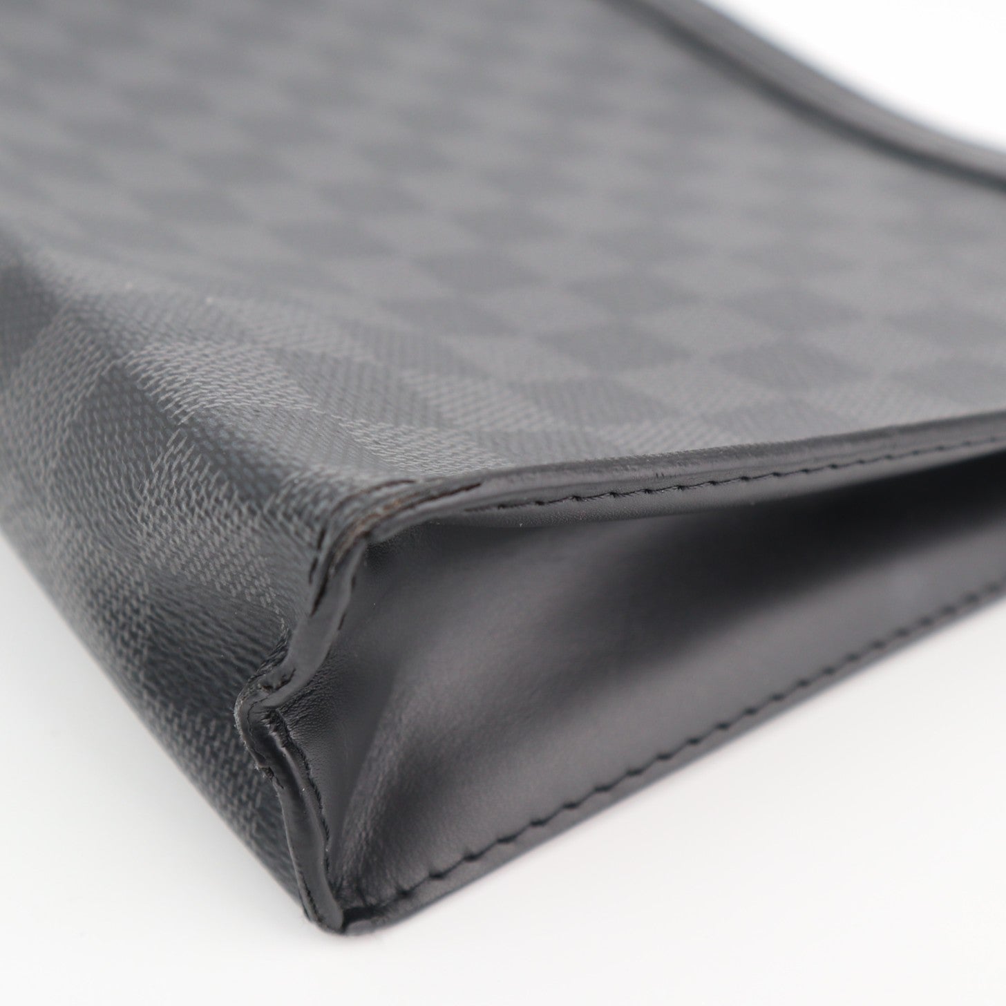 Louis Vuitton Damier Graphite Pochette Voyage MM Clutch Bag C1570 | Pre-Owned Excellent Black / Grey Damier Graphite Canvas