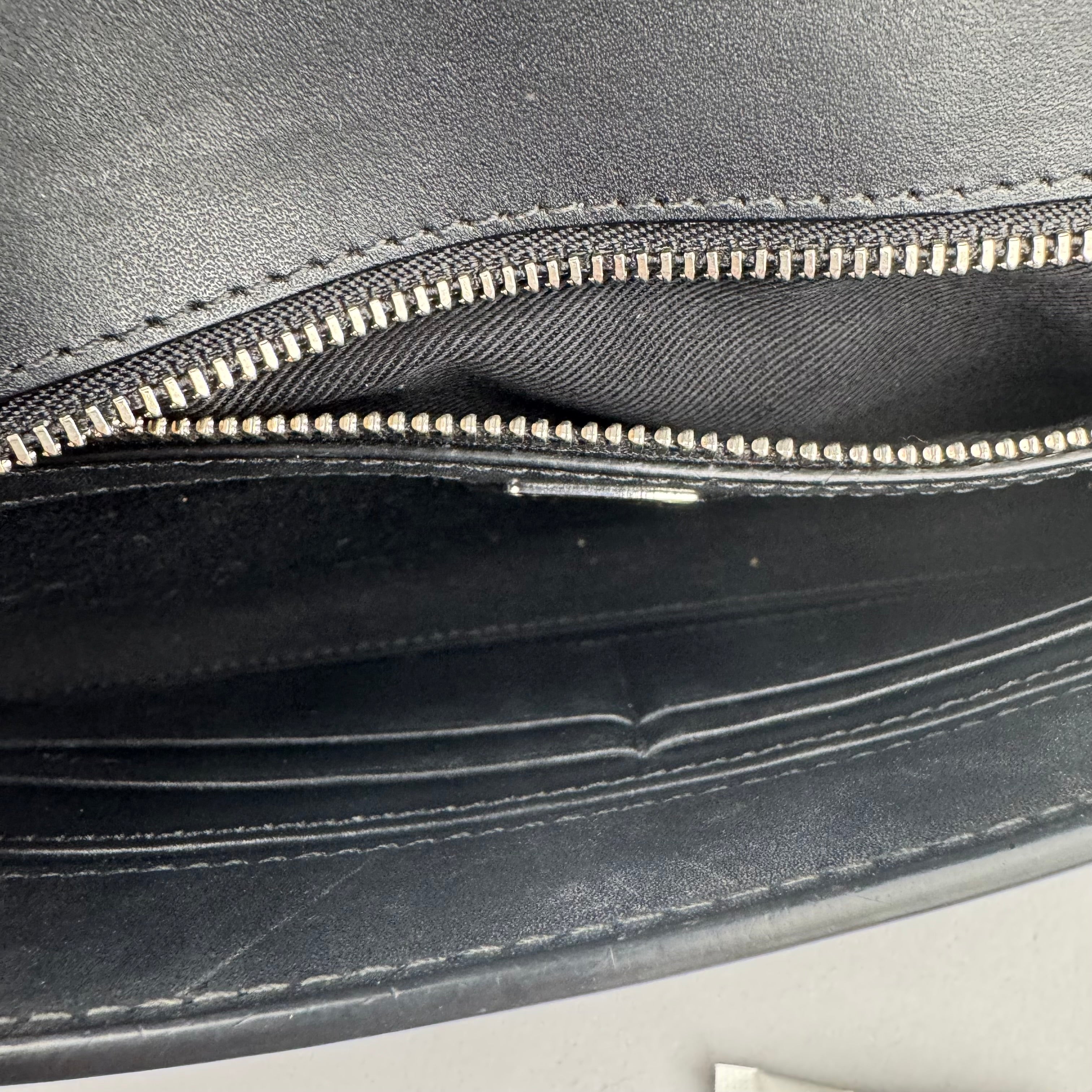 J1696 MCM Visetos Wallet on Chain - Pre Owned