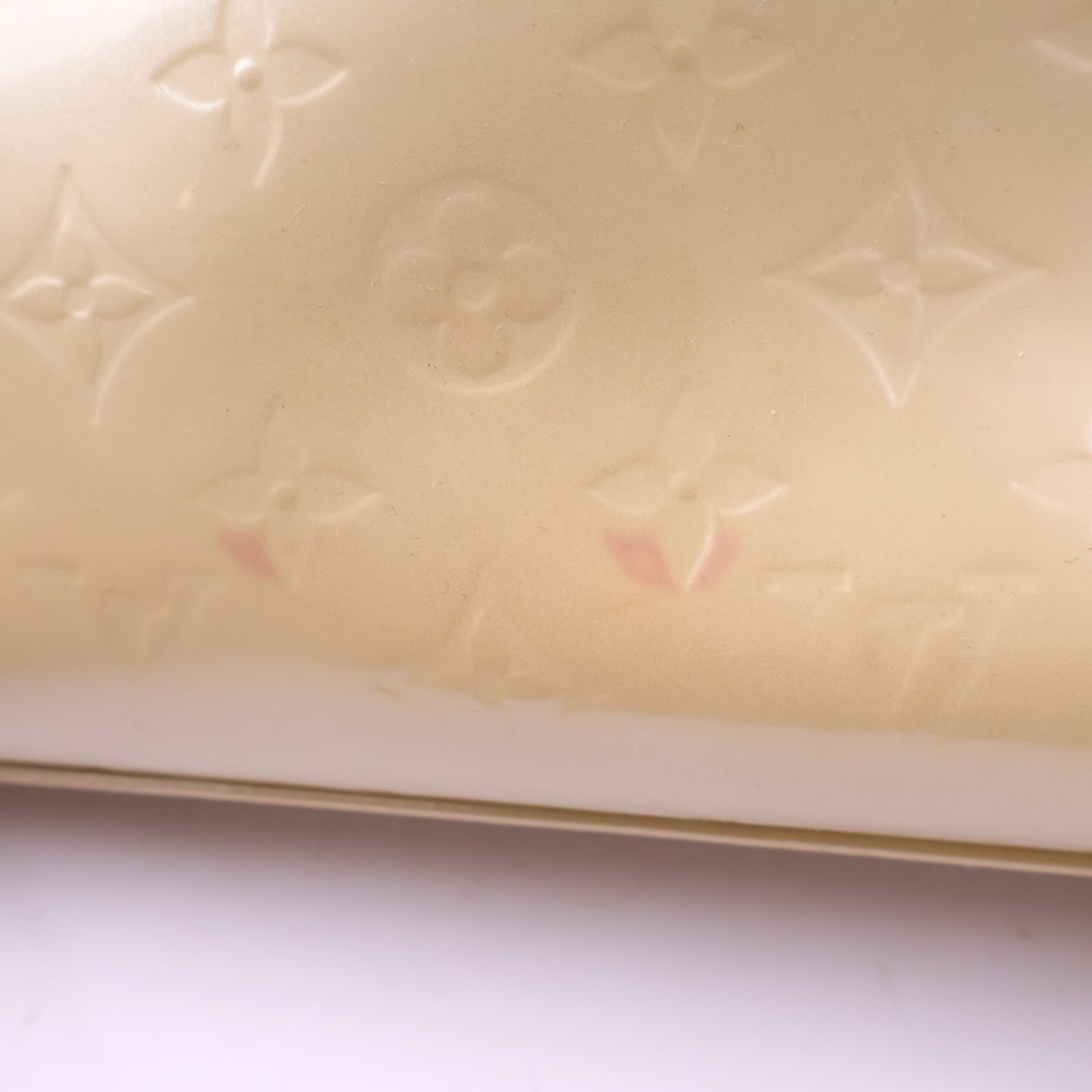 Louis Vuitton Beige Patent Leather Brea GM Top Handle Bag J3131 | Pre-Owned Very Good Beige Leather