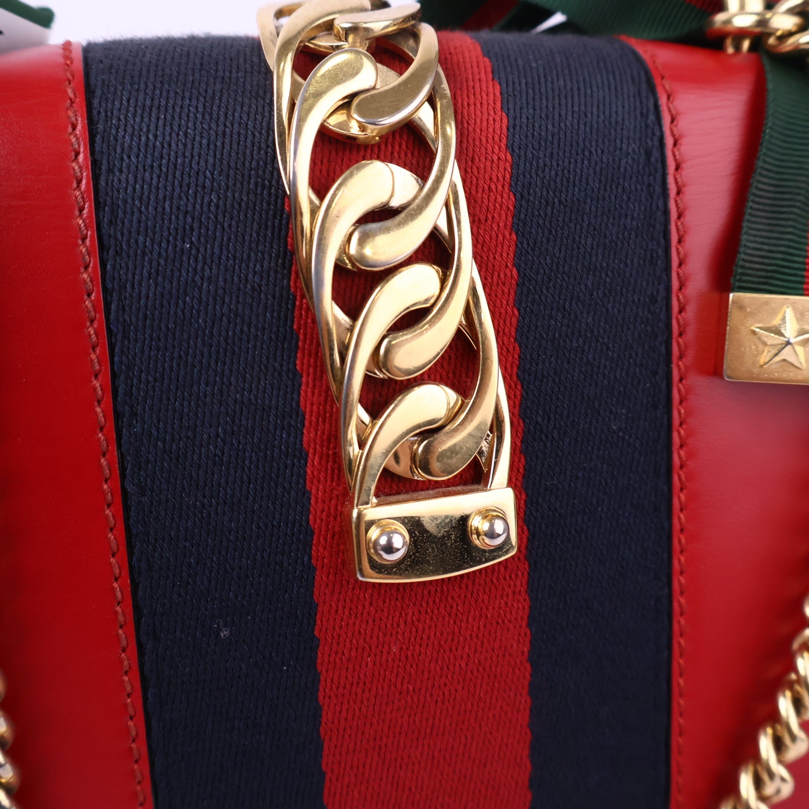 J2996 Gucci Shoulder Bag Sylvie Mini Chain Shoulder Bag | Pre-Owned Like New Leather