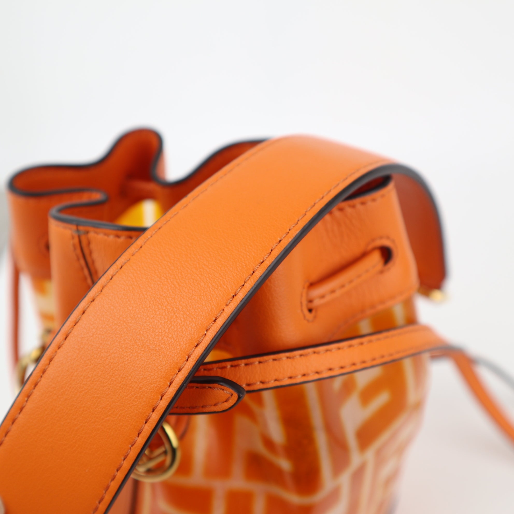 C2429 Fendi Bucket Bag Mon Tresor Mini | Pre-Owned Very Good Leather