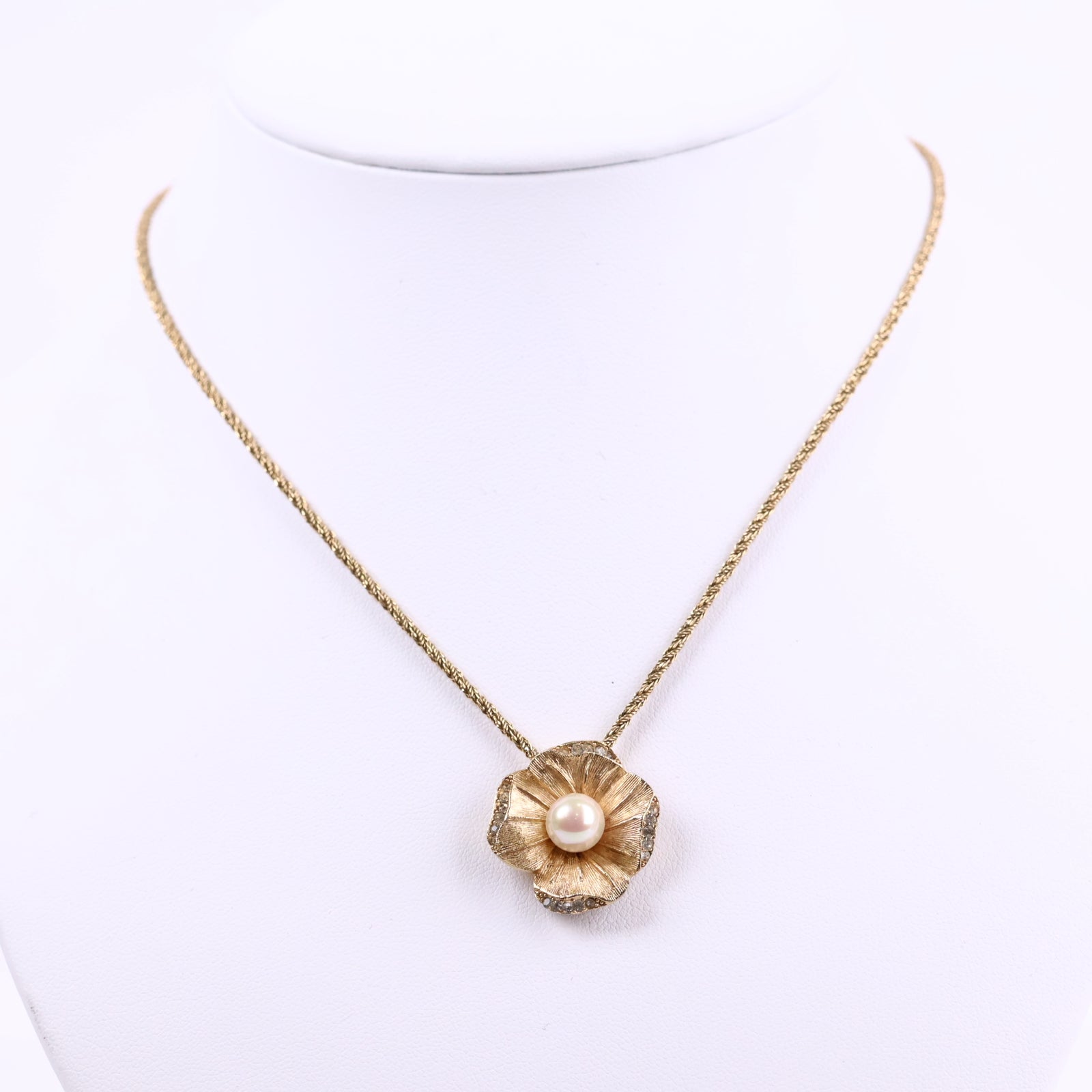 J3225 Christian Dior Necklace 1980s Flower Pearl Crystal Necklace | Pre-Owned Like New Gold-tone, White Floral Metal, Faux Pearl, Crystal
