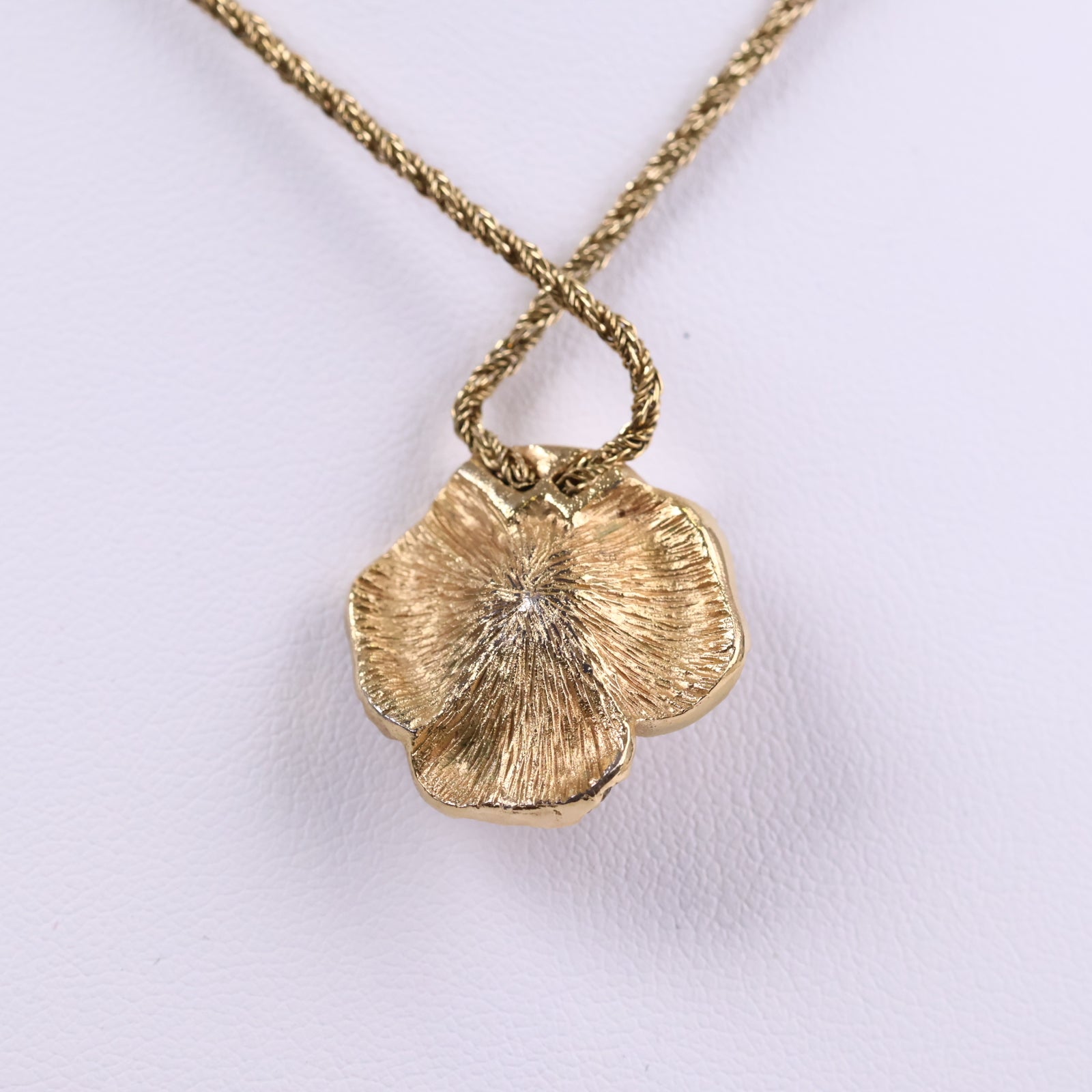 J3225 Christian Dior Necklace 1980s Flower Pearl Crystal Necklace | Pre-Owned Like New Gold-tone, White Floral Metal, Faux Pearl, Crystal