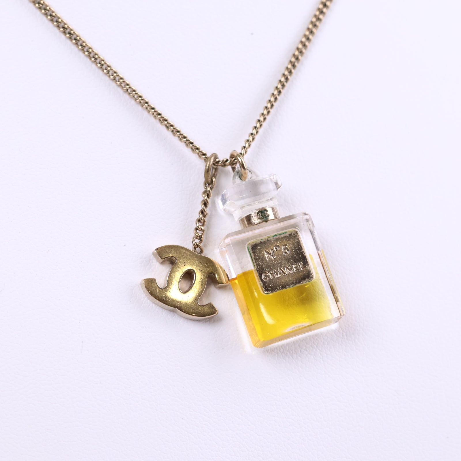J2981 Chanel Charm Necklace No. 5 Perfume Bottle Charm Necklace | Pre-Owned Like New Gold-tone Logo Metal