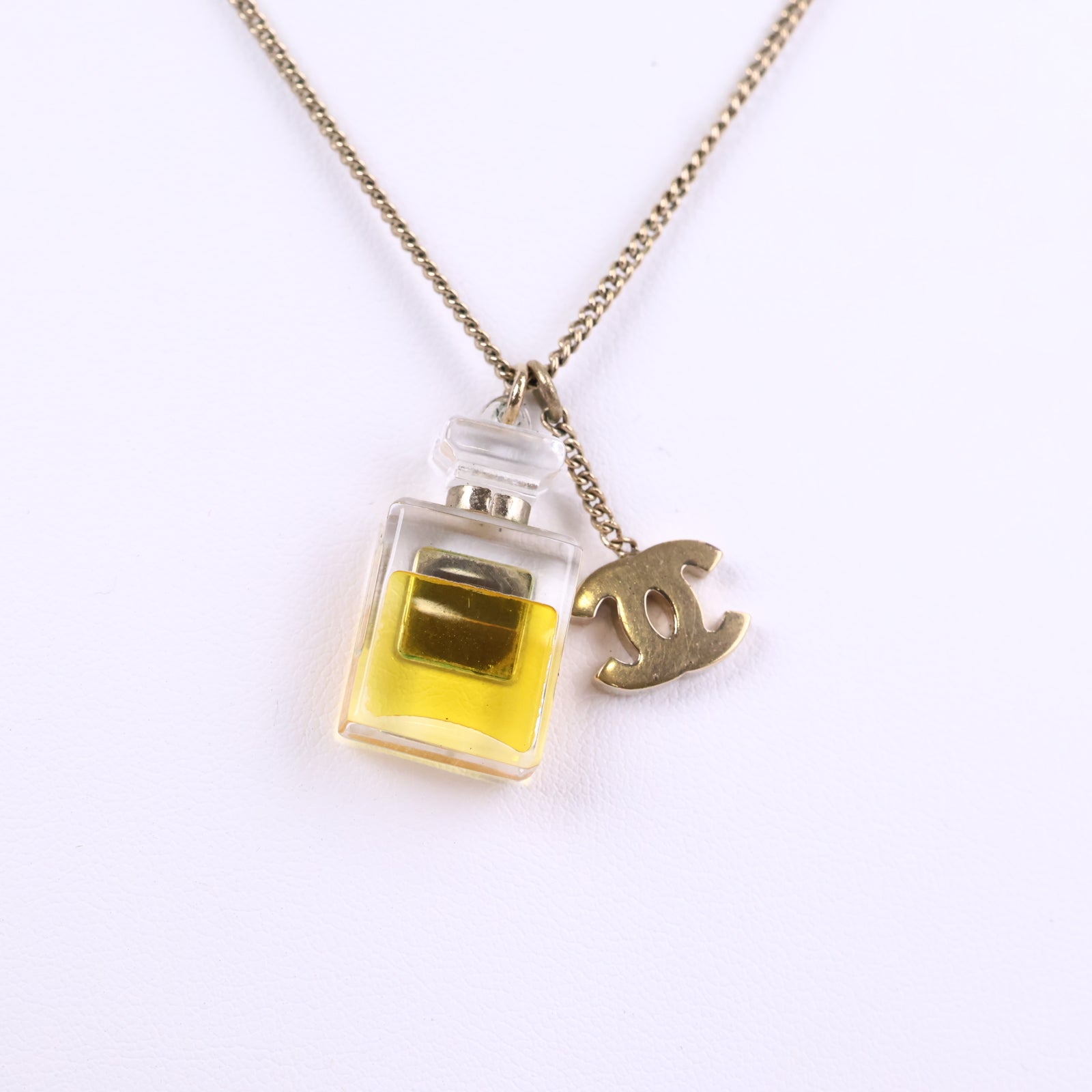 J2981 Chanel Charm Necklace No. 5 Perfume Bottle Charm Necklace | Pre-Owned Like New Gold-tone Logo Metal