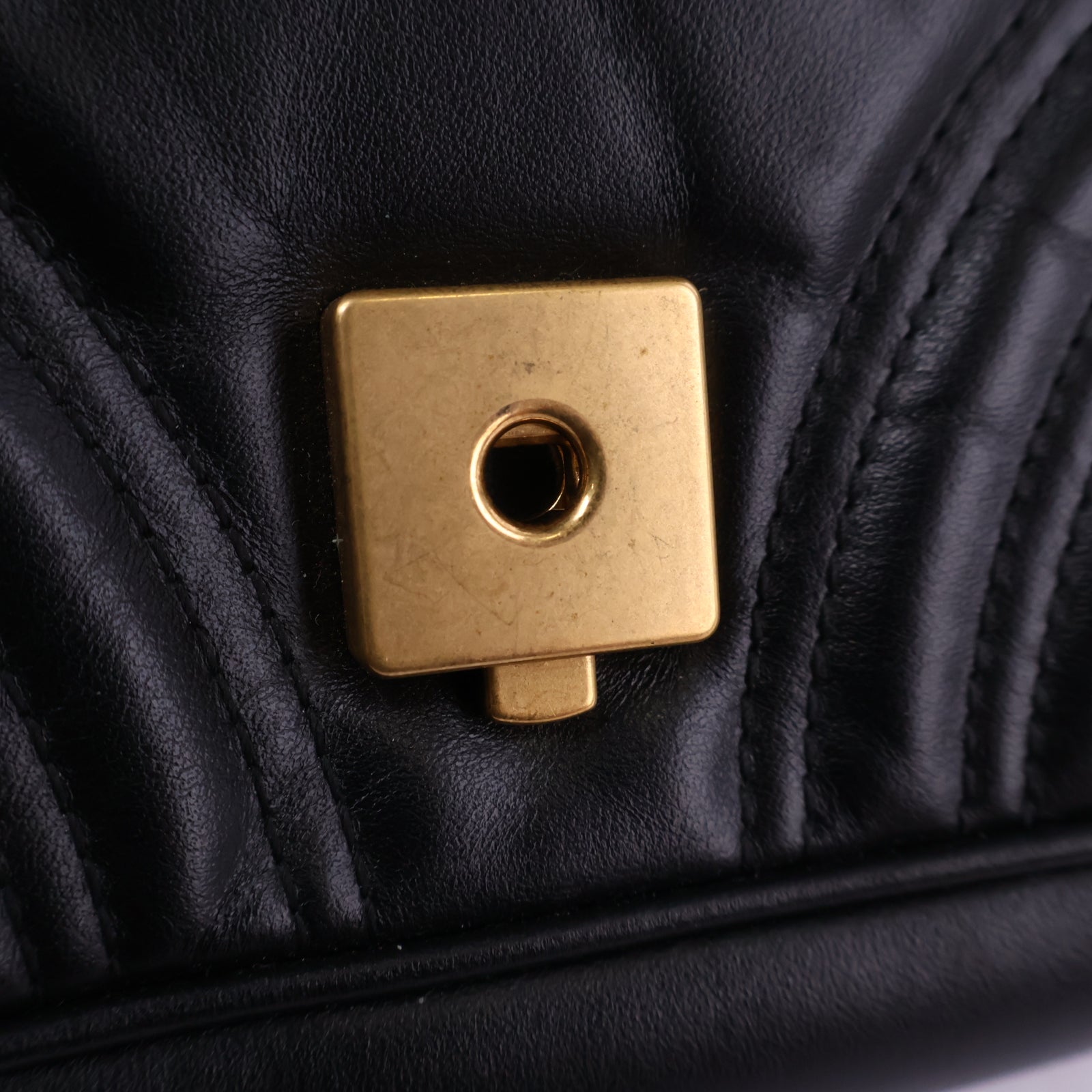 J3219 Gucci Shoulder Bag GG Marmont Matelasse | Pre-Owned Like New Black Leather Chevron matelasse