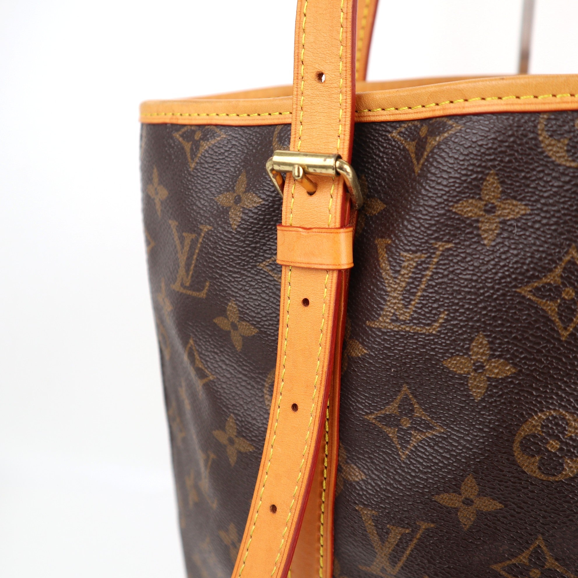 Louis Vuitton Monogram Canvas Bucket GM Shoulder Bag C1599R | Pre-Owned Very Good Brown Monogram Canvas