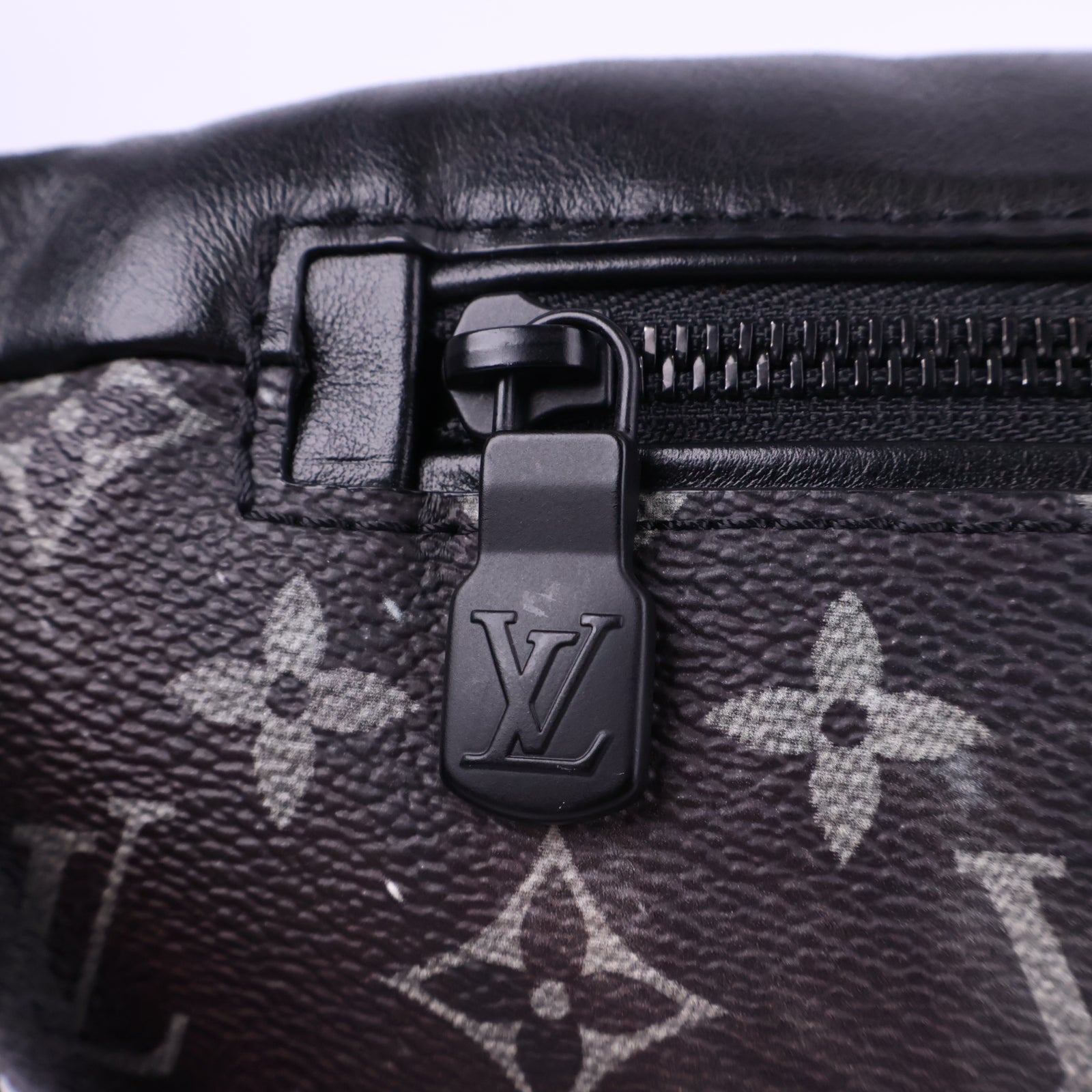 J2988 Louis Vuitton Belt Bag Discovery | Pre-Owned Black Multicolor Monogram canvas with leather and fabric belt