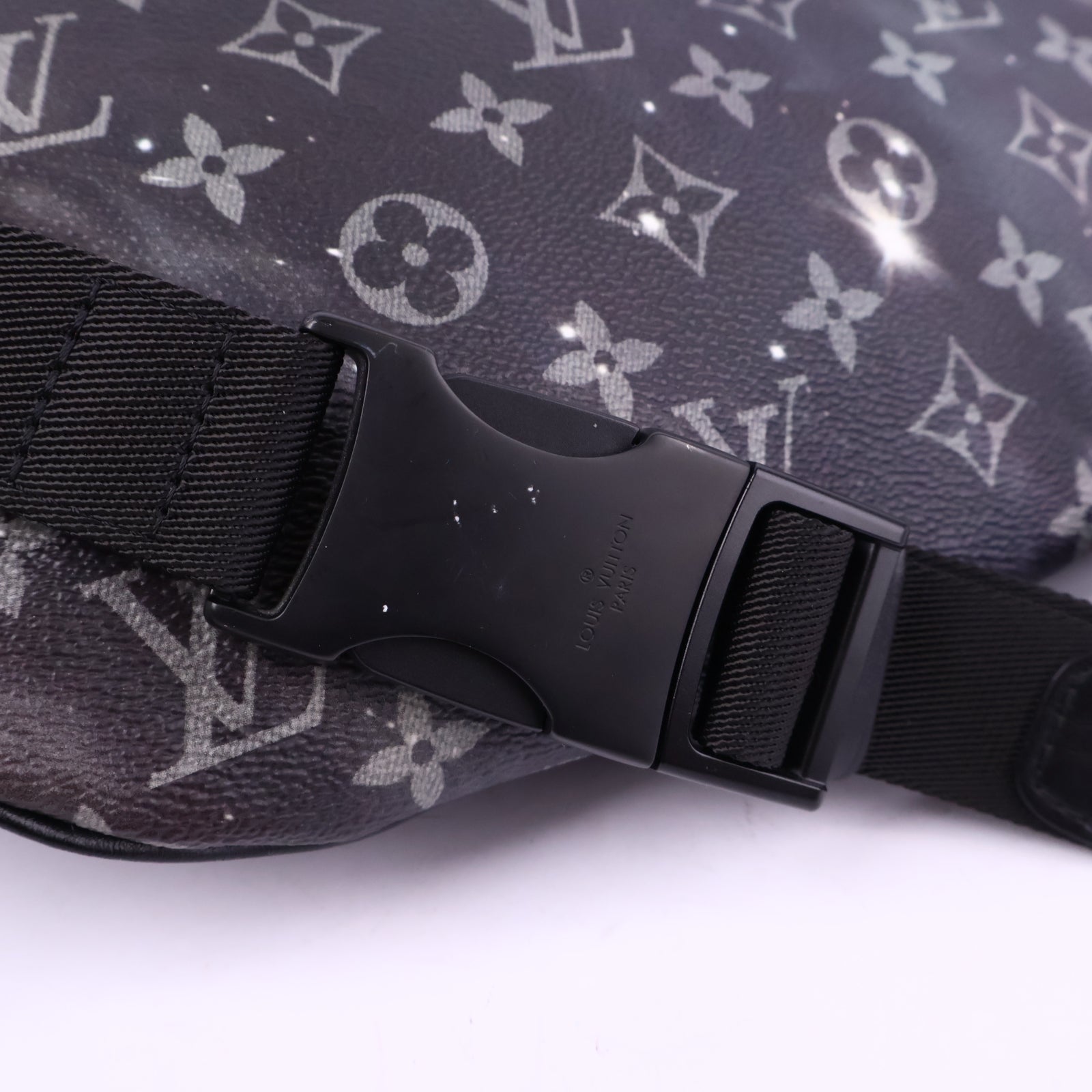 J2988 Louis Vuitton Belt Bag Discovery | Pre-Owned Black Multicolor Monogram canvas with leather and fabric belt
