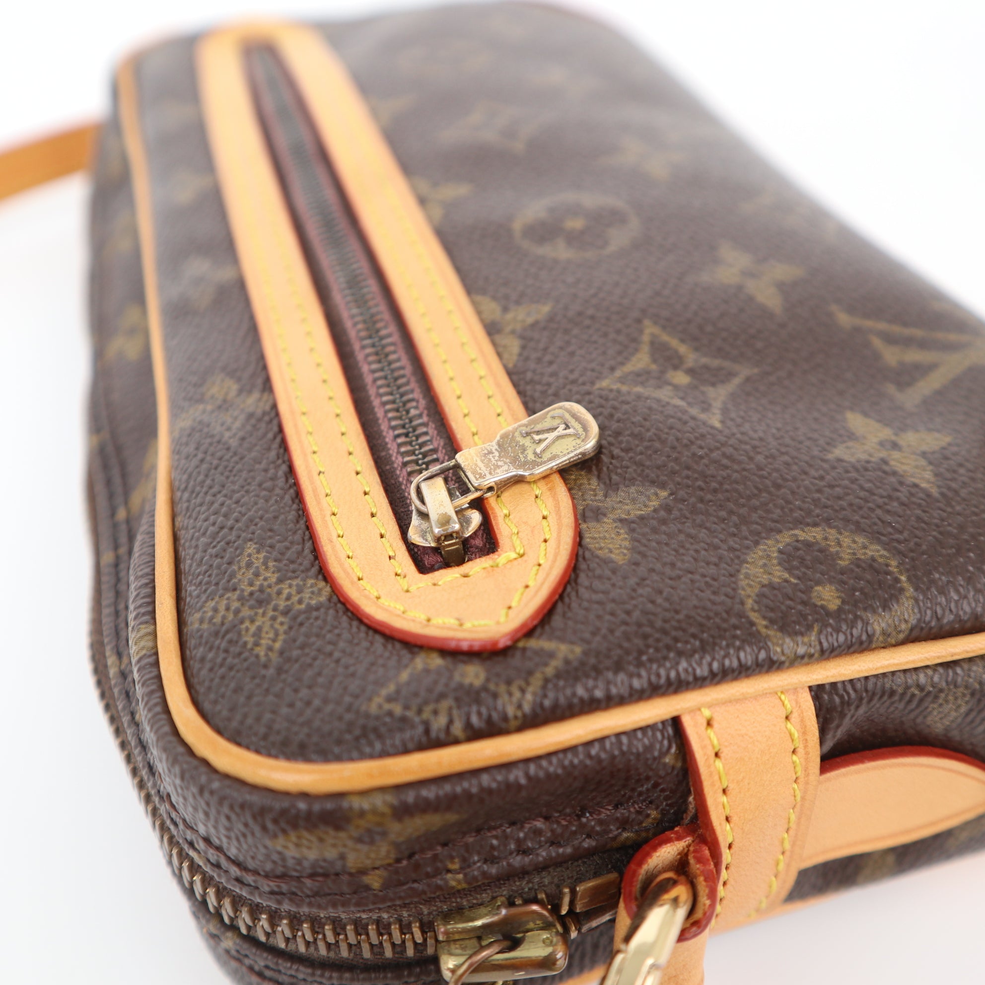 C1058 Louis Vuitton vintage Monogram Canvas Crossbody -Pre Owned