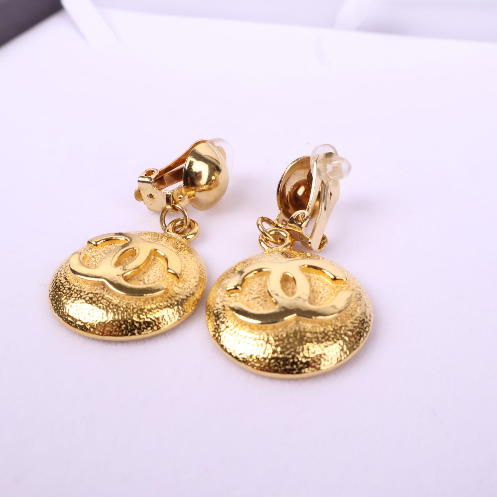 J3088 Chanel Clip-On Earrings CC Dangle Drop Button | Pre-Owned Metal CC motif