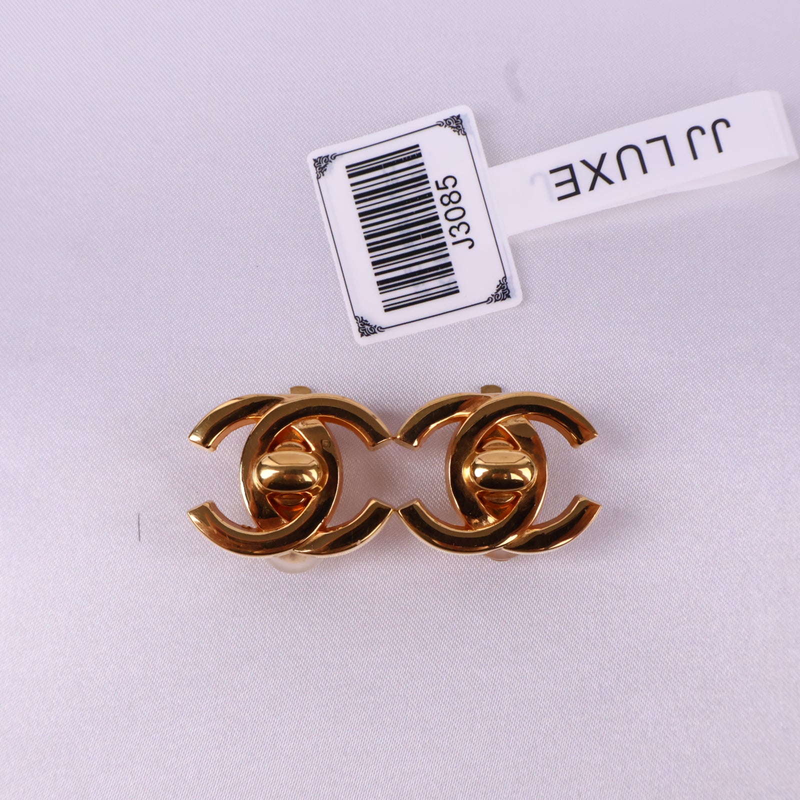 J3085 Chanel Earrings Chanel CC Gold Plated turn Lock Clip-on Earrings | Pre-Owned Like New Gold Gold-plated metal Logo