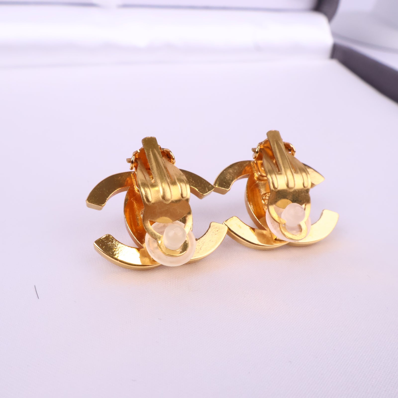 J3085 Chanel Earrings Chanel CC Gold Plated turn Lock Clip-on Earrings | Pre-Owned Like New Gold Gold-plated metal Logo