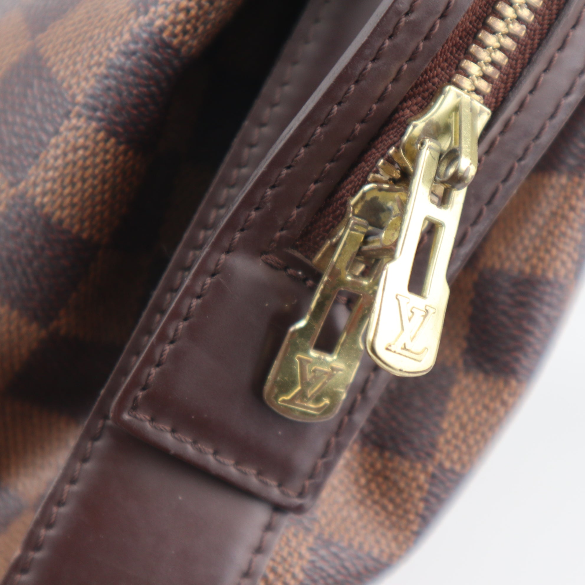 Louis Vuitton Damier Ebène Chelsea Shoulder Bag C1619 | Pre-Owned Very Good Brown Damier Ebene Canvas
