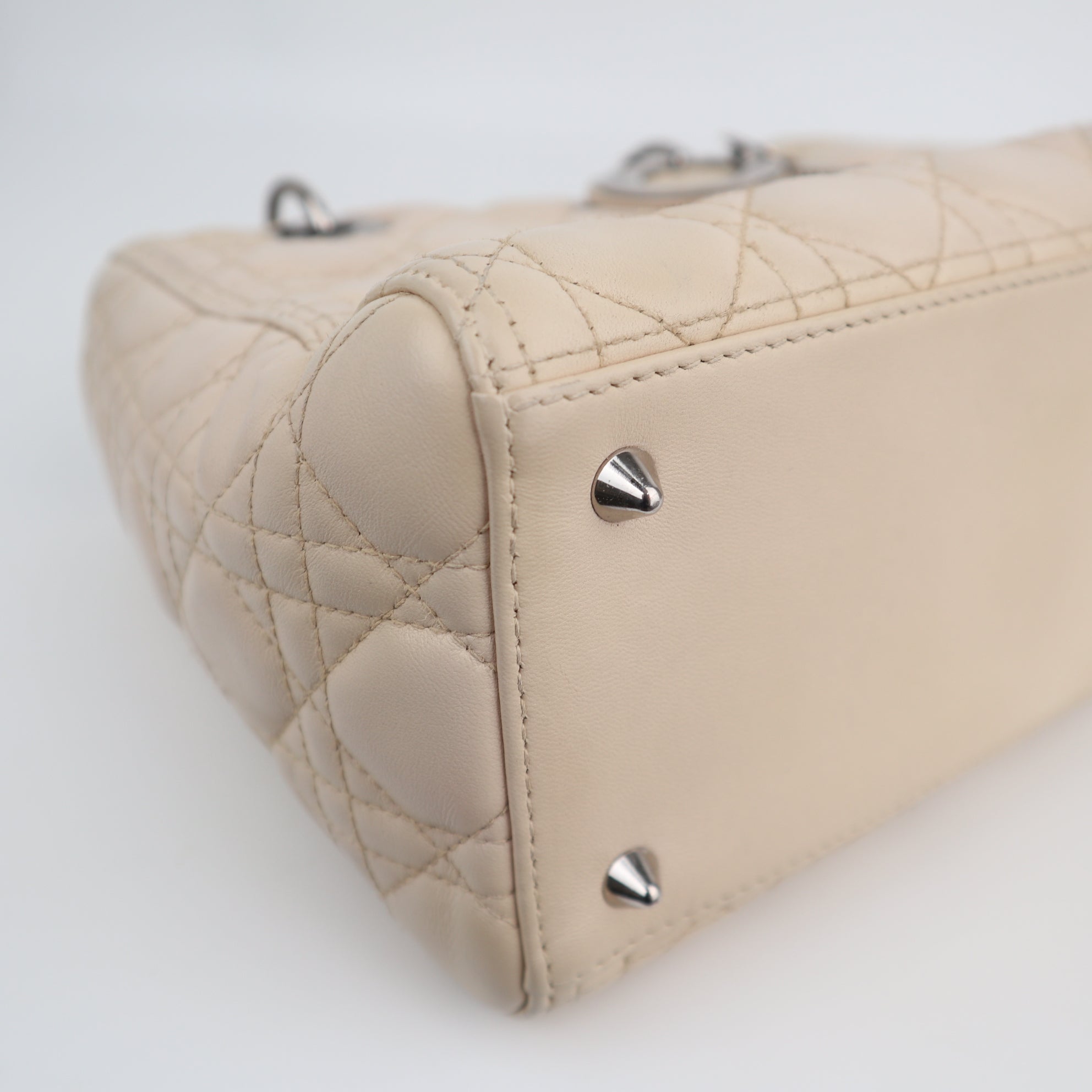C2491 Christian Dior Top Handle Bag Beige Cannage Quilted Lambskin Leather Medium Lady Dior Bag | Pre-Owned Very Good Beige Lambskin leather Cannage quilted