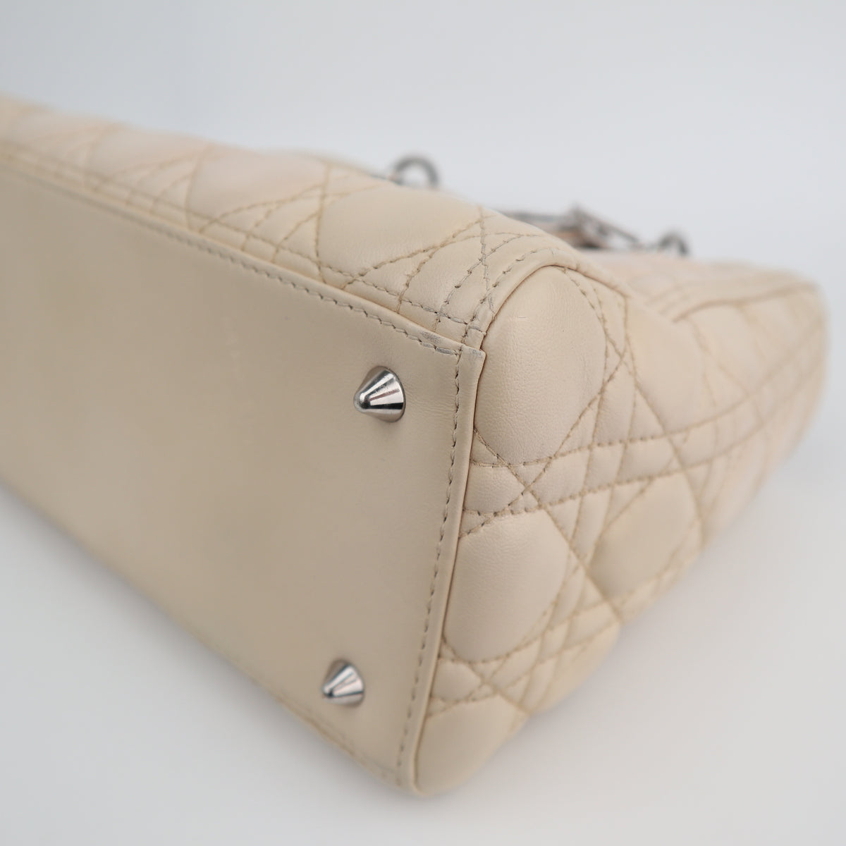 C2491 Christian Dior Top Handle Bag Beige Cannage Quilted Lambskin Leather Medium Lady Dior Bag | Pre-Owned Very Good Beige Lambskin leather Cannage quilted