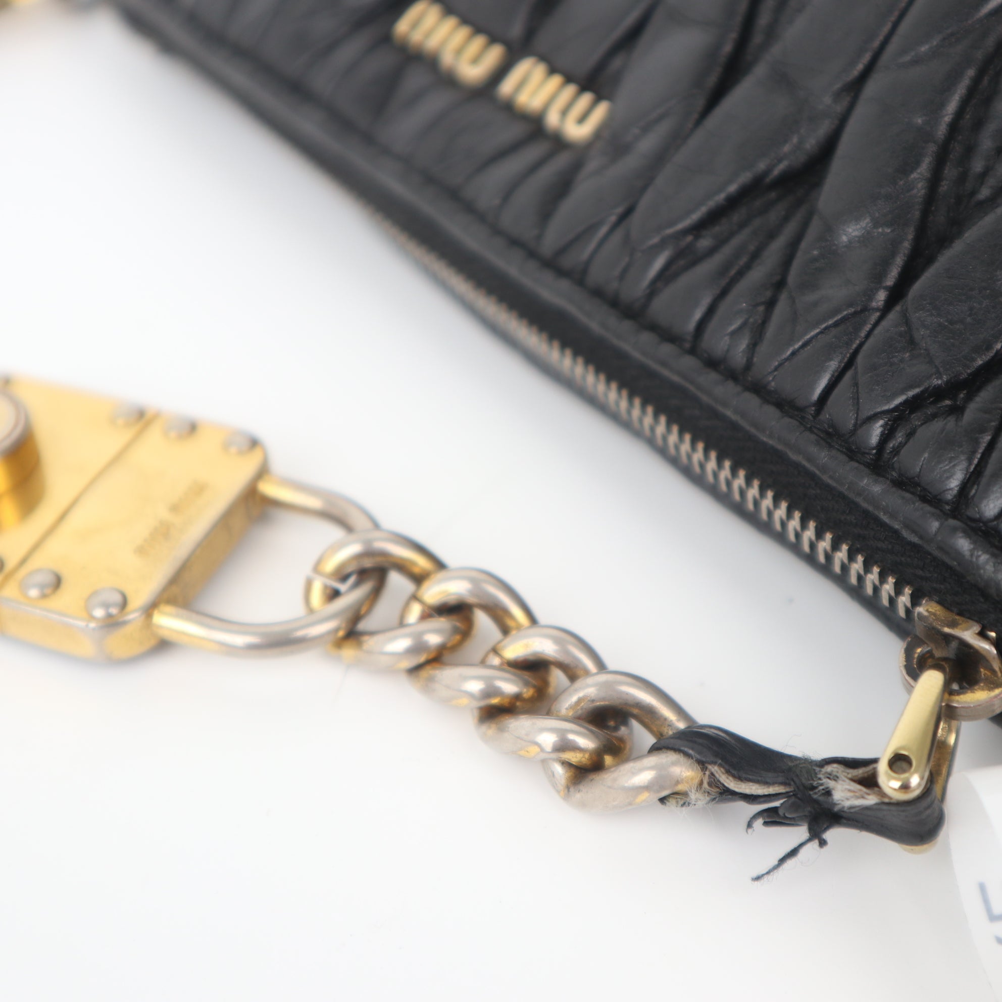 C1077 Miu Miu Black Matelassé Leather Shoulder Bag-Pre Owned