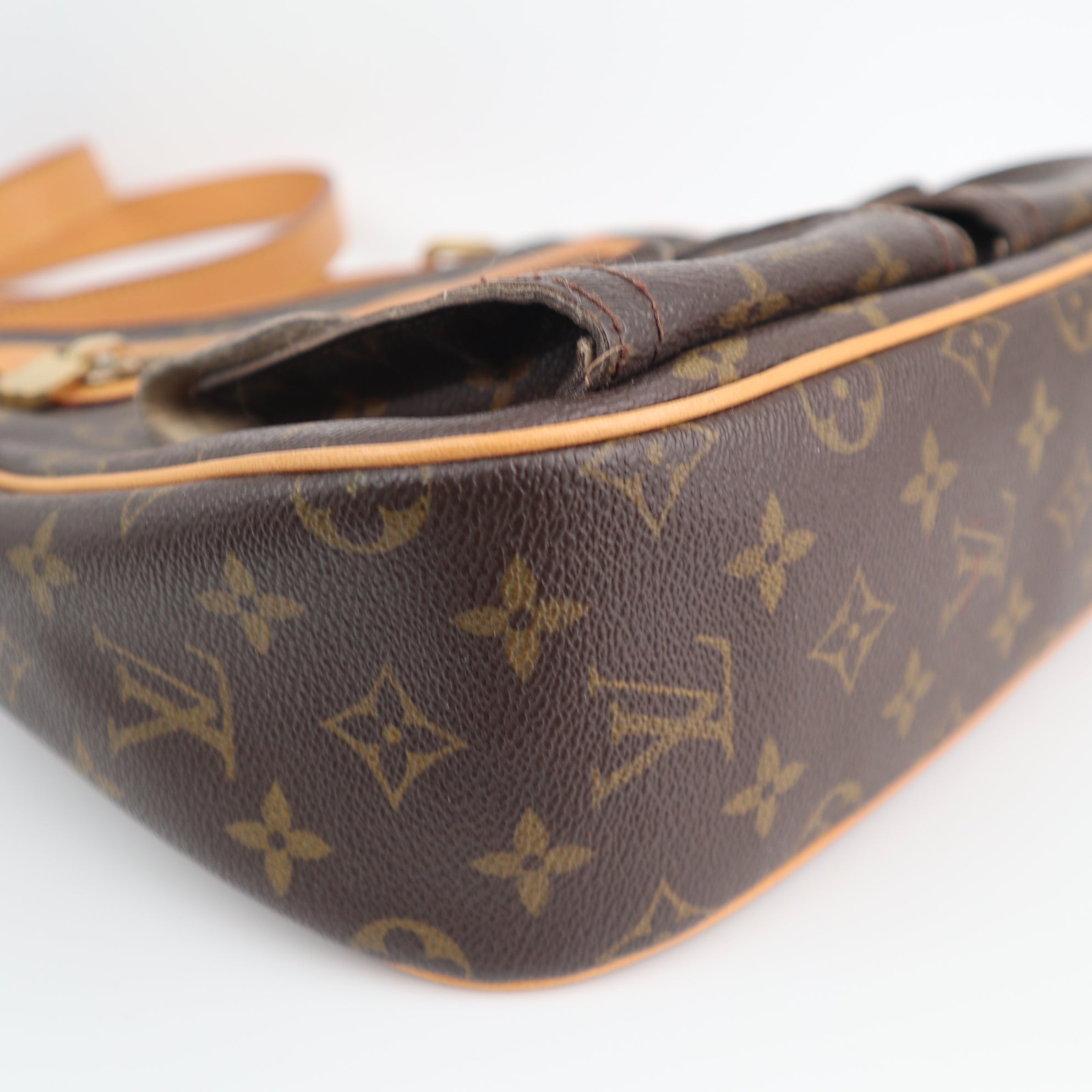Louis Vuitton Monogram Canvas Hudson GM Shoulder Bag C1641R | Pre-Owned Excellent Brown Monogram Canvas