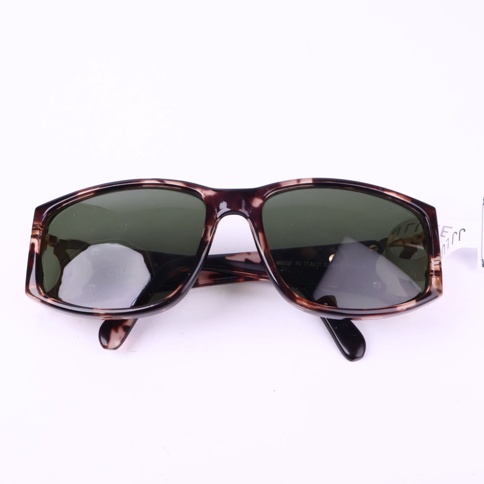J2869 Chanel Sunglasses Sunglasses with Large CC motifs at sides | Pre-Owned Neutral Acetate / Metal