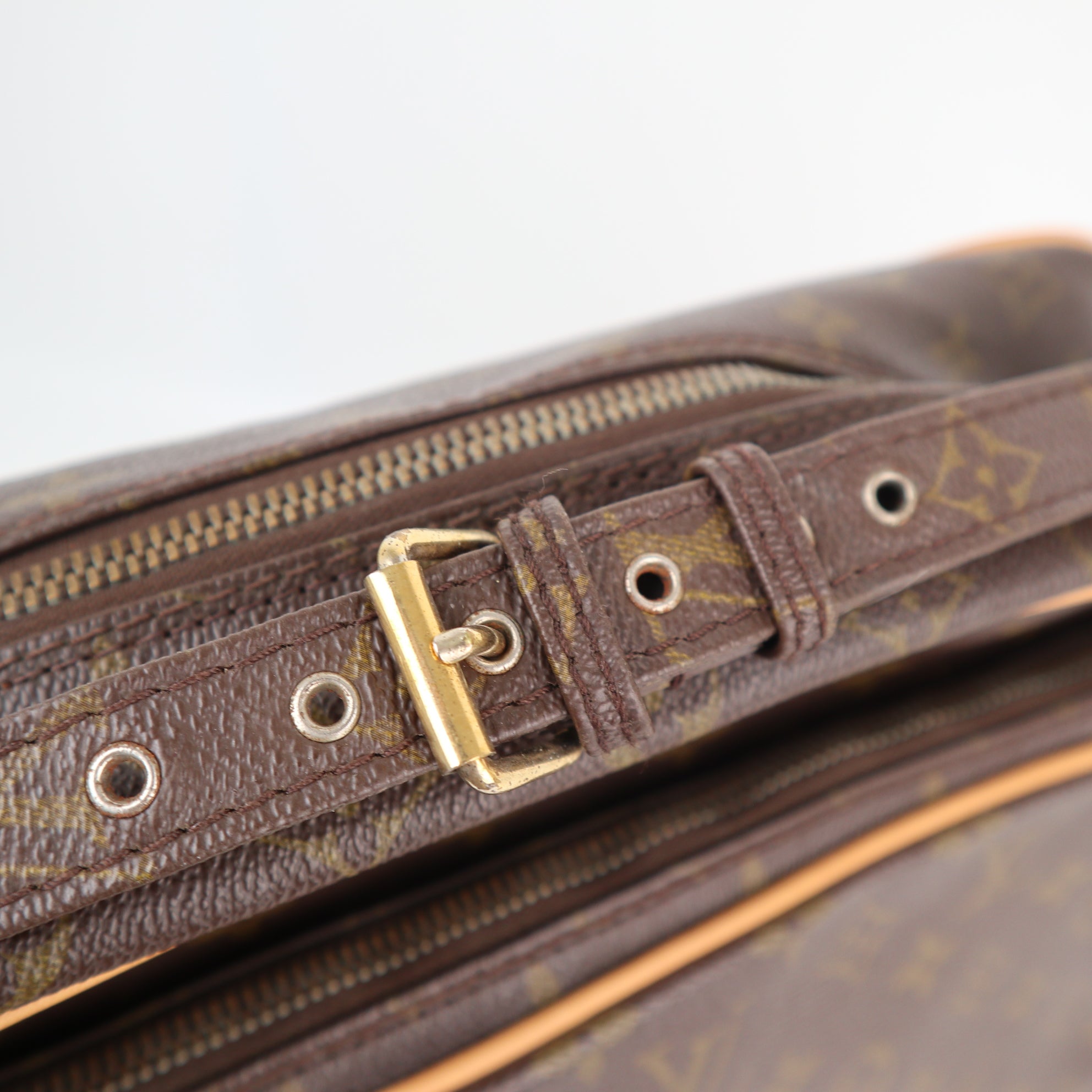 Louis Vuitton Monogram Reporter GM Shoulder Bag C1645R | Pre-Owned Very Good Brown Monogram Canvas