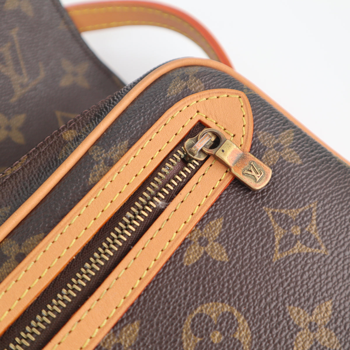 C2521R Louis Vuitton Crossbody Bag Monogram Saint Germain 28 | Pre-Owned Excellent Brown Monogram Coated Canvas