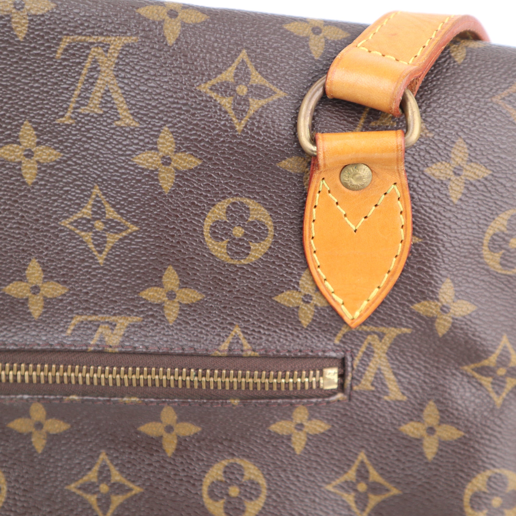 C2522R Louis Vuitton Crossbody Bag Monogram Sac Gibecière MM | Pre-Owned Very Good Brown Monogram Coated Canvas