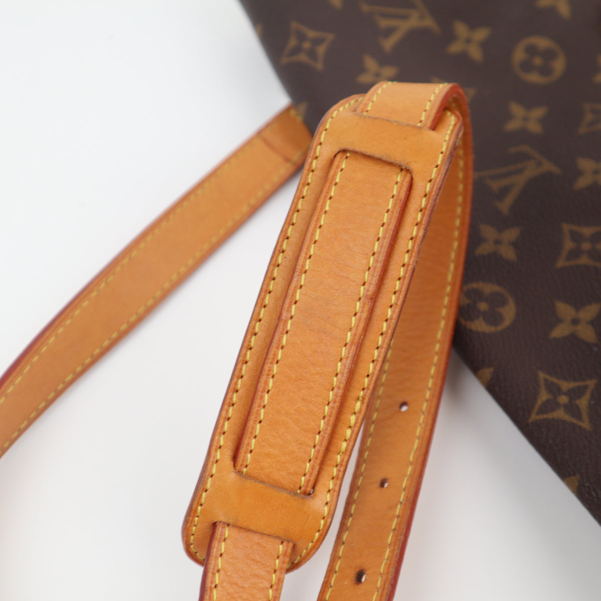 C2522R Louis Vuitton Crossbody Bag Monogram Sac Gibecière MM | Pre-Owned Very Good Brown Monogram Coated Canvas