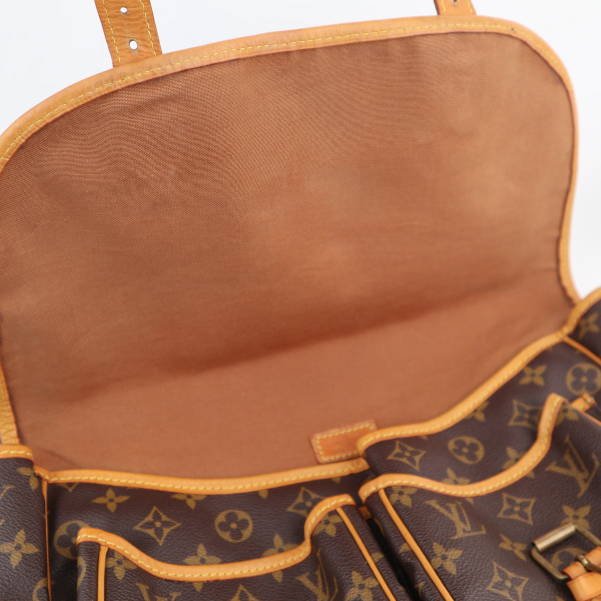 C2522R Louis Vuitton Crossbody Bag Monogram Sac Gibecière MM | Pre-Owned Very Good Brown Monogram Coated Canvas
