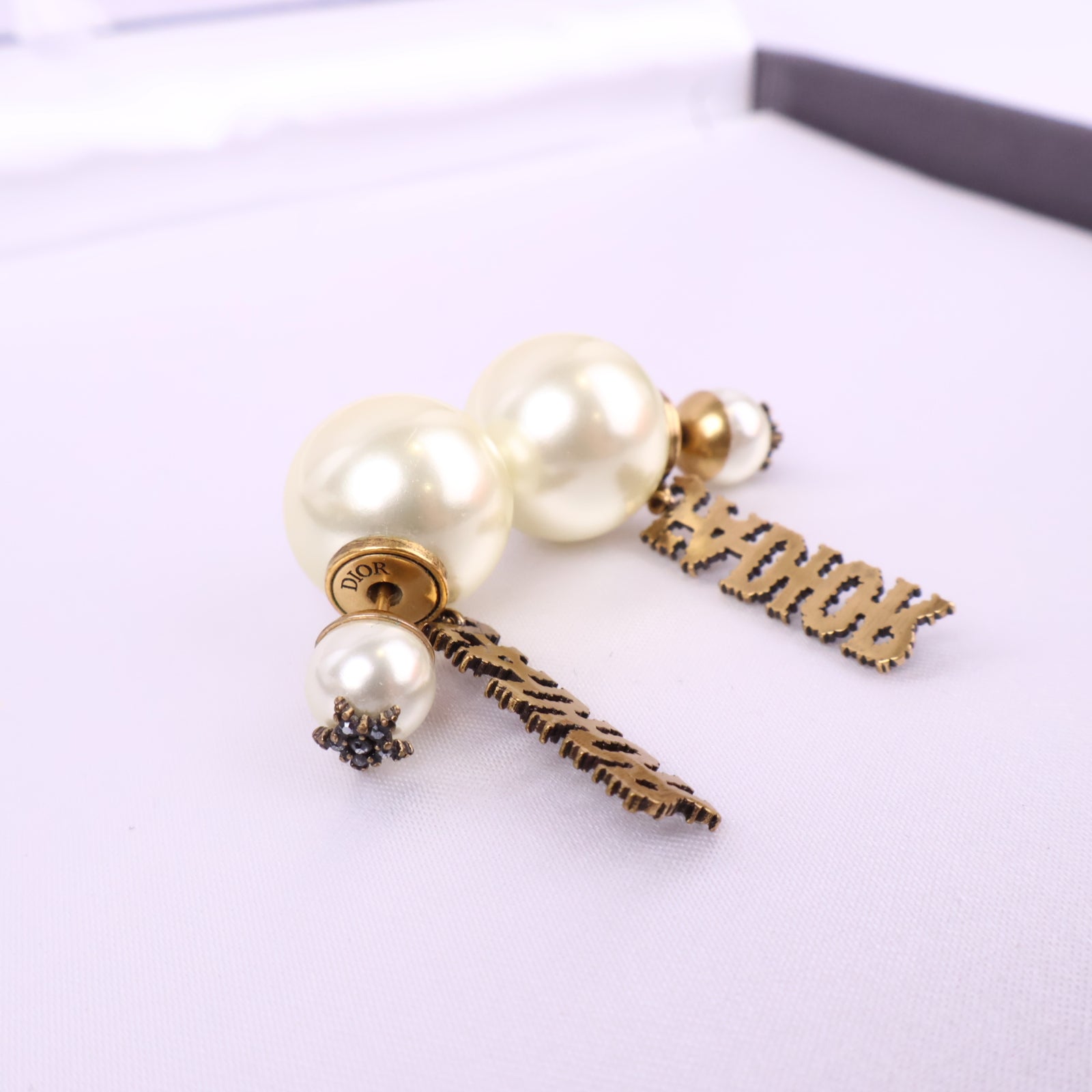 J2888* Christian Dior Earrings J'Adior Tribales Earrings | Pre-Owned Gold / White Gold-tone Metal; Resin Pearl