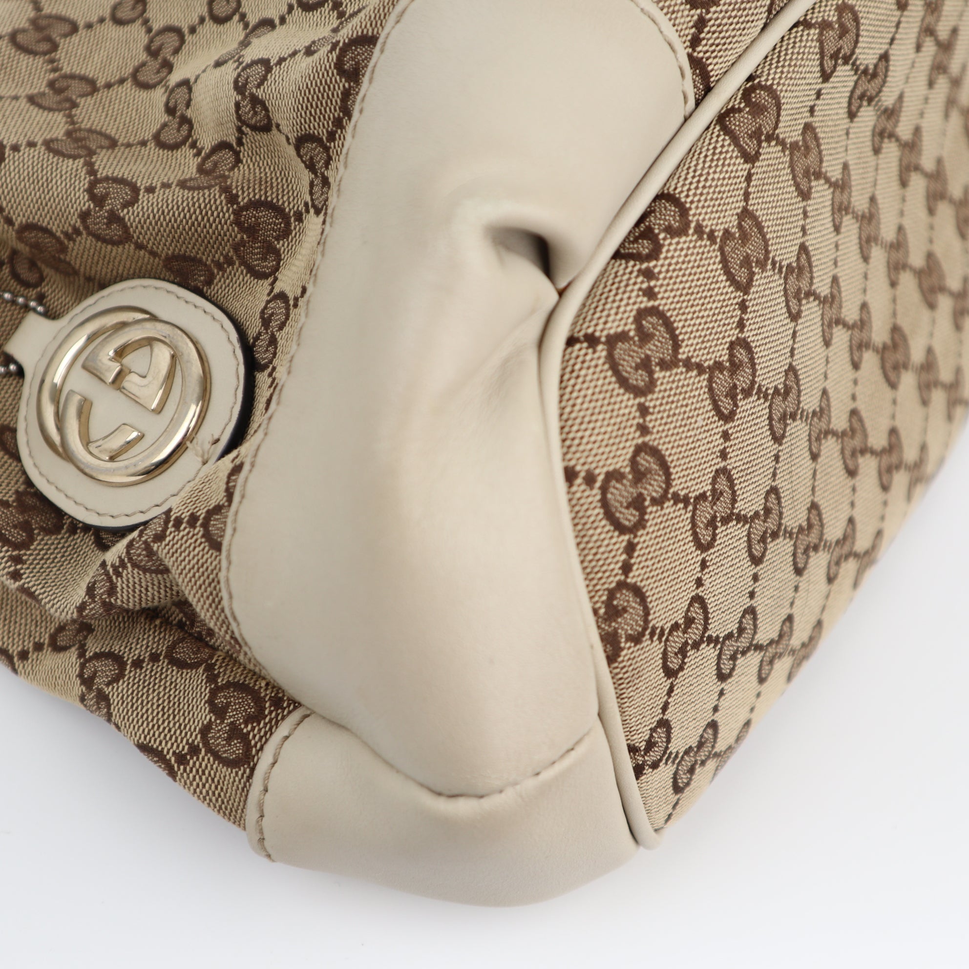Gucci Beige/White GG Canvas Sukey Top Handle Bag Shoulder Bag C1787 | Pre-Owned Very Good Beige / White GG Canvas