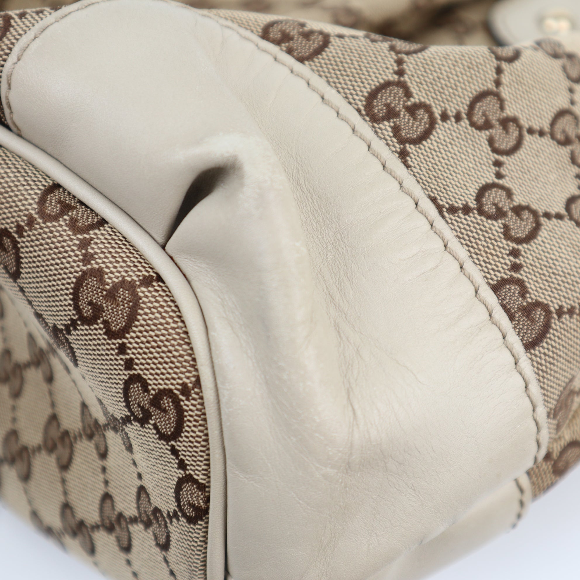 Gucci Beige/White GG Canvas Sukey Top Handle Bag Shoulder Bag C1787 | Pre-Owned Very Good Beige / White GG Canvas