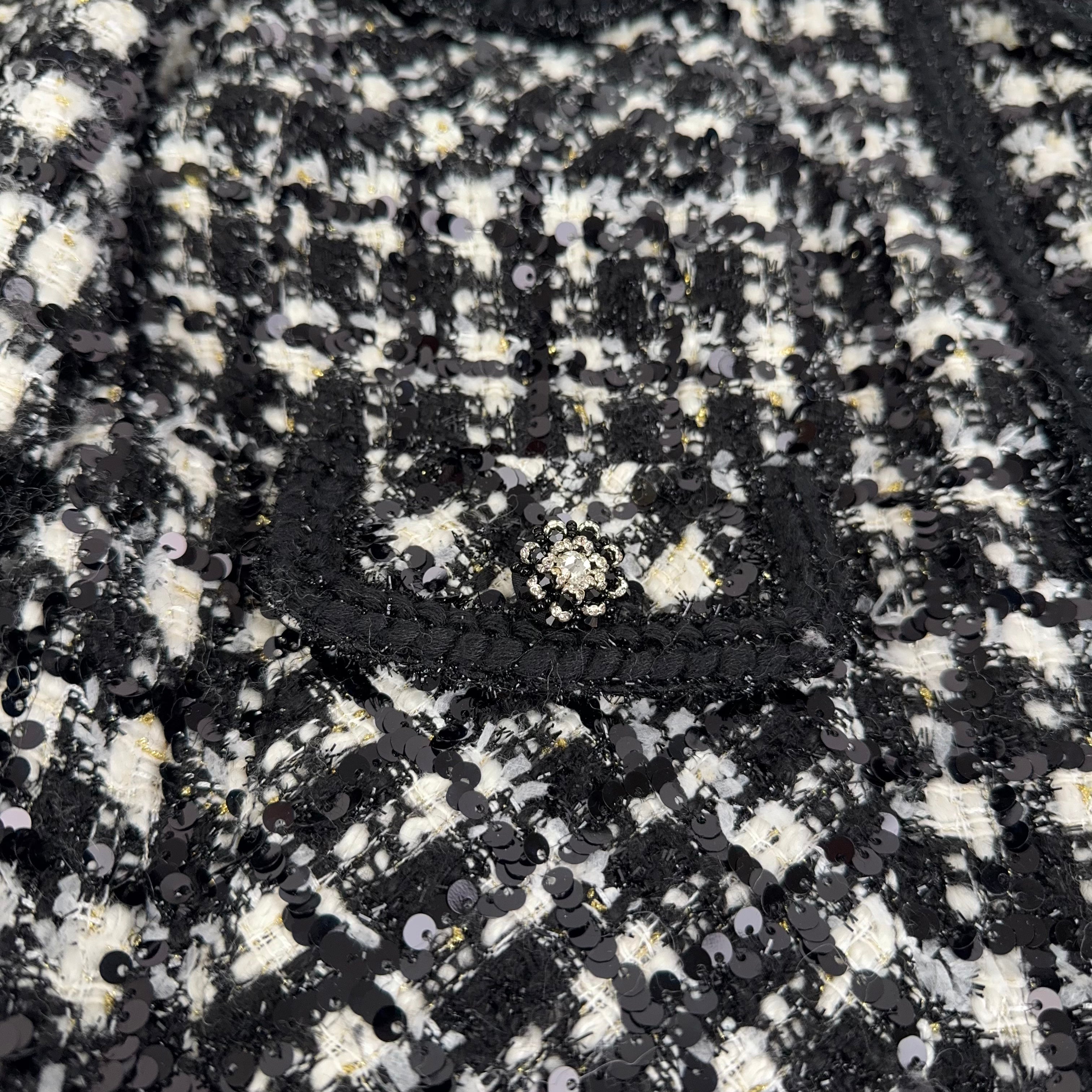 PRE OWNED - SELF PORTRAIT
Round neck bouclé-texture woven jacket