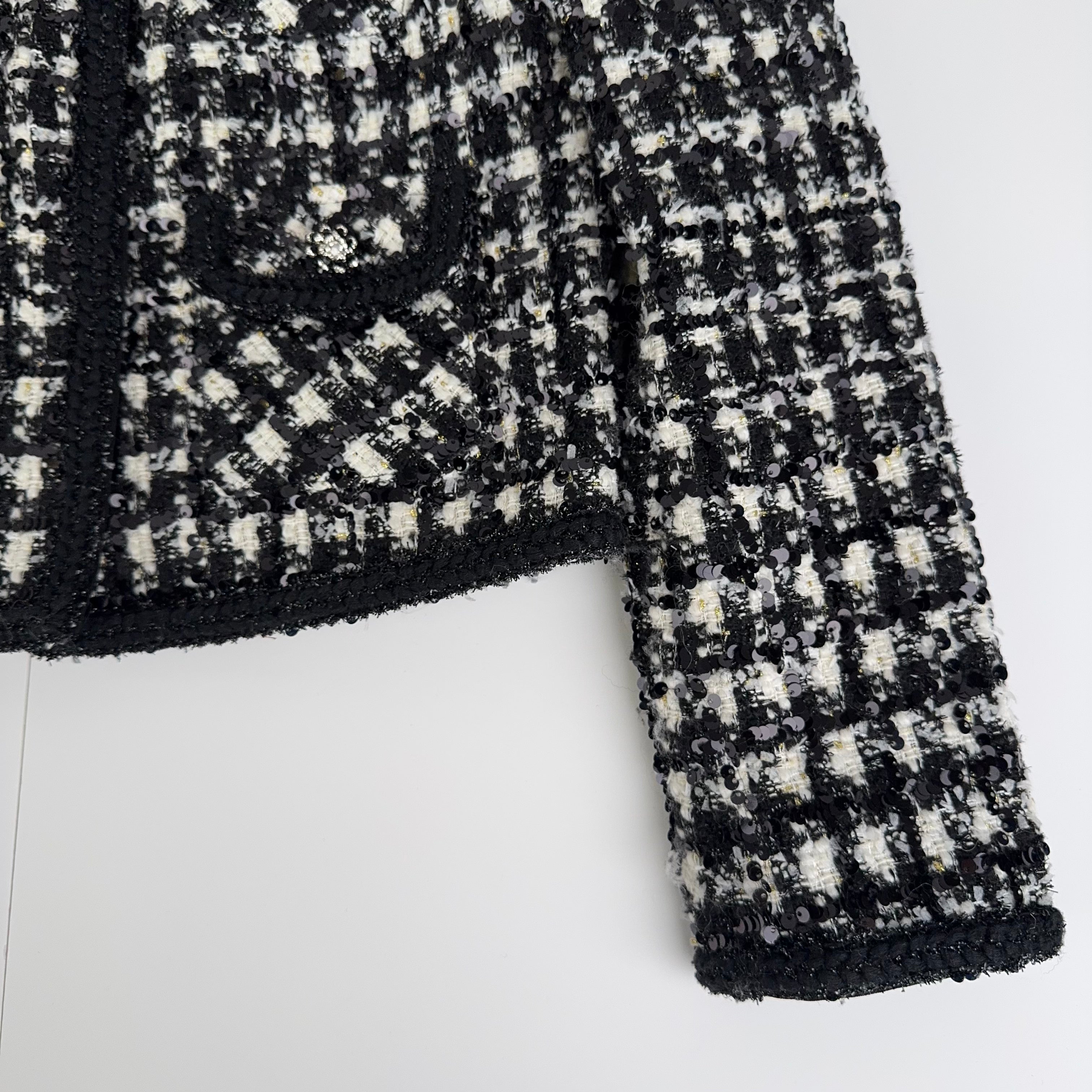 PRE OWNED - SELF PORTRAIT
Round neck bouclé-texture woven jacket