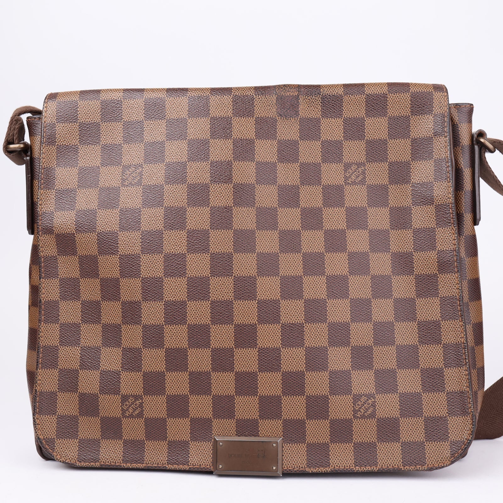J1099 Louis Vuitton Damier Ebene District Messenger Bag- Pre Owned