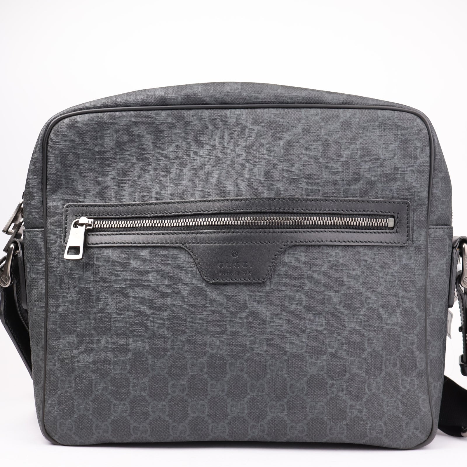 J1084 Gucci Black GG Supreme Coated Canvas Messenger Bag- Pre Owned