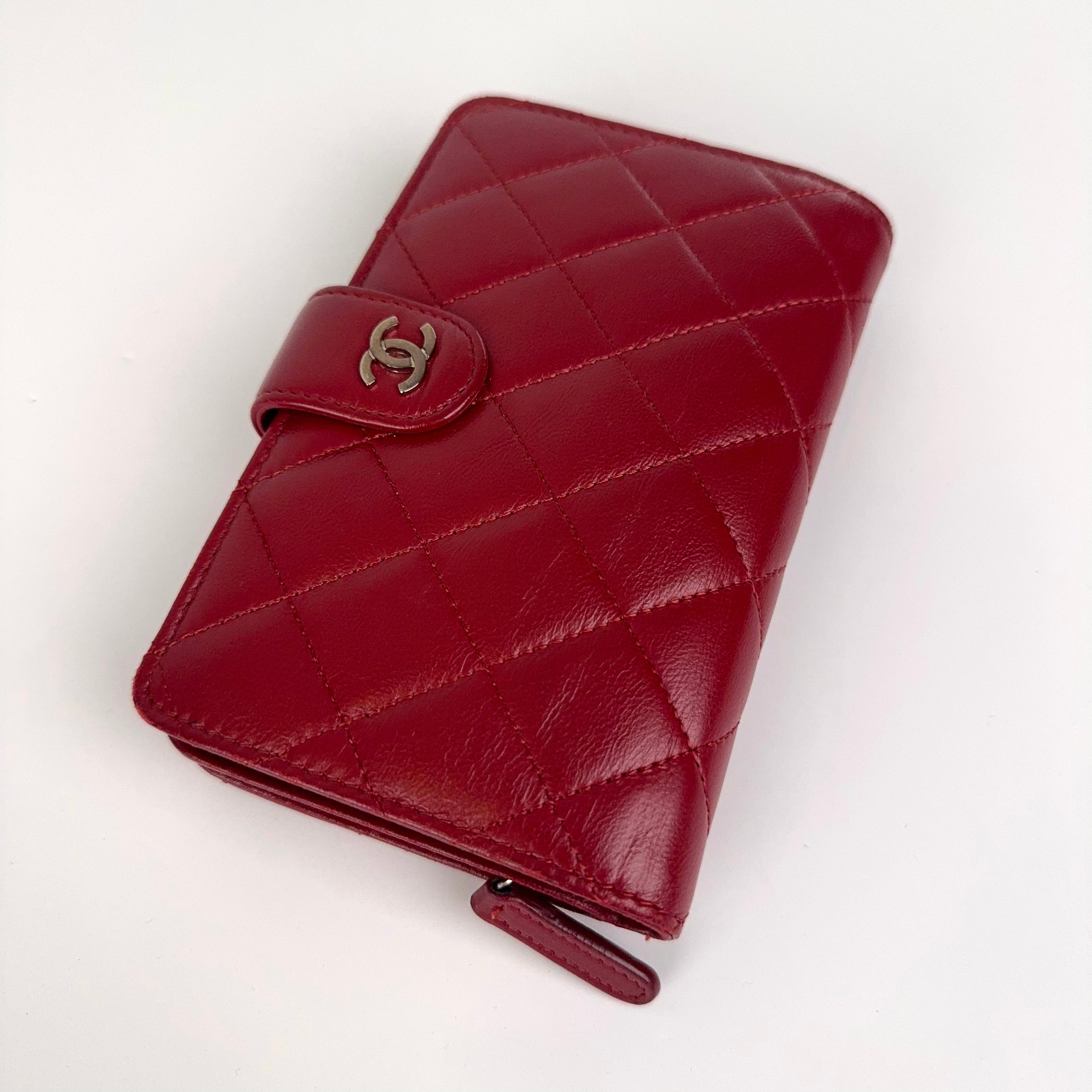 PRE OWNED-CHANEL Red Quilted Lambskin Leather L-Zip Compact French Purse Wallet
