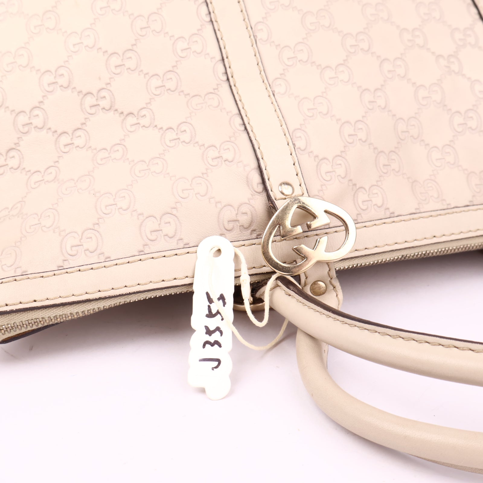 J3555 Gucci White GG Embossed Leather Lovely Heart- Pre Owned