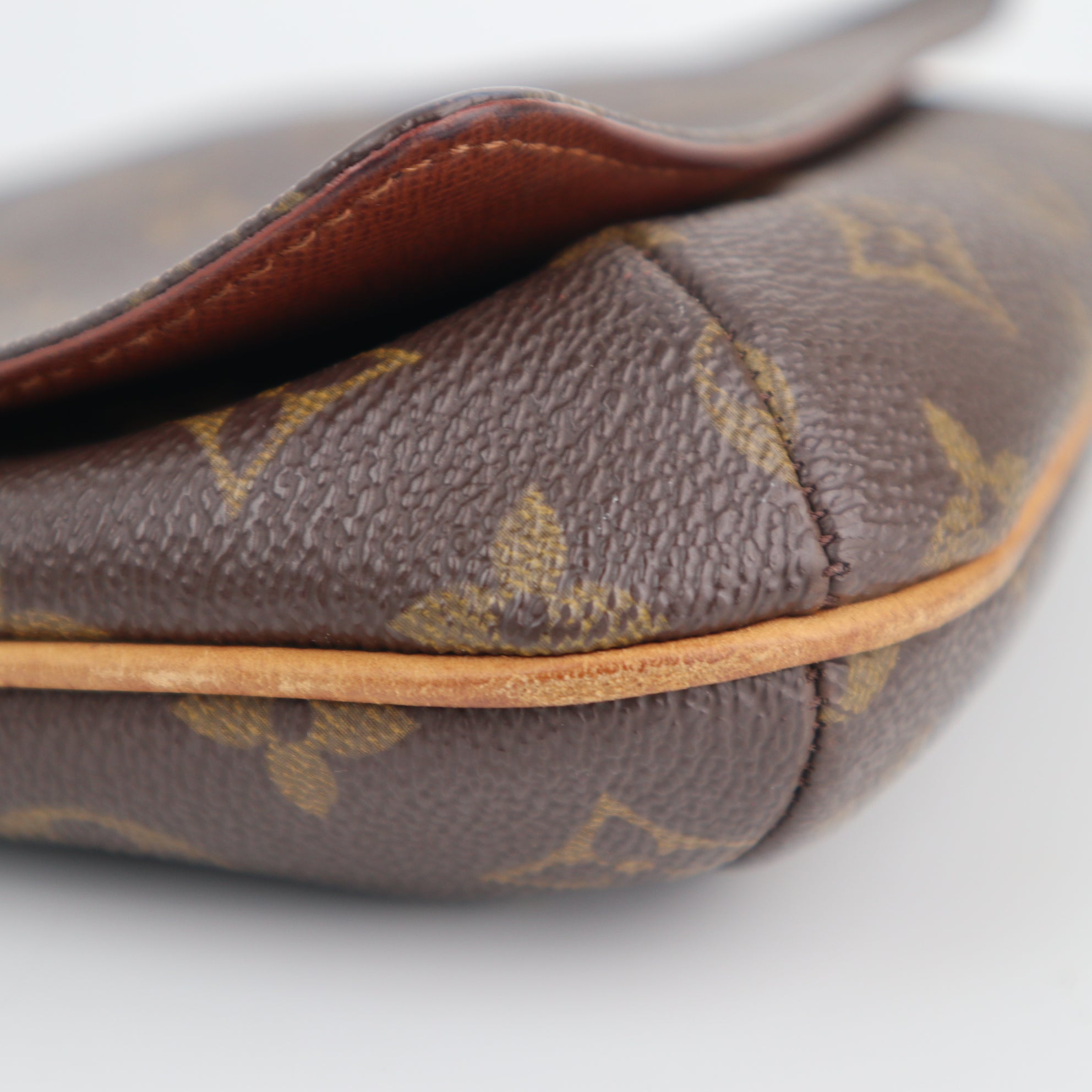 Louis Vuitton Monogram Canvas Musette Tango Shoulder Bag C1868 | Pre-Owned Very Good Brown Monogram Coated canvas, leather trim