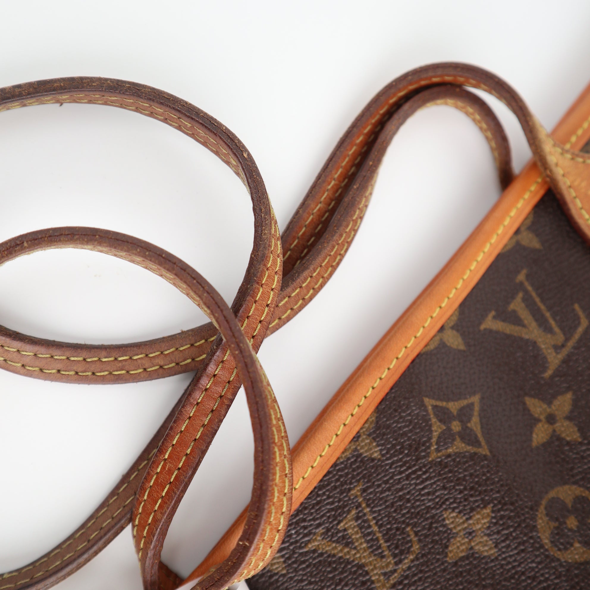 Louis Vuitton Monogram Canvas Neverfull MM Shoulder Bag C1880R | Pre-Owned Very Good Brown Monogram Coated canvas, leather trim