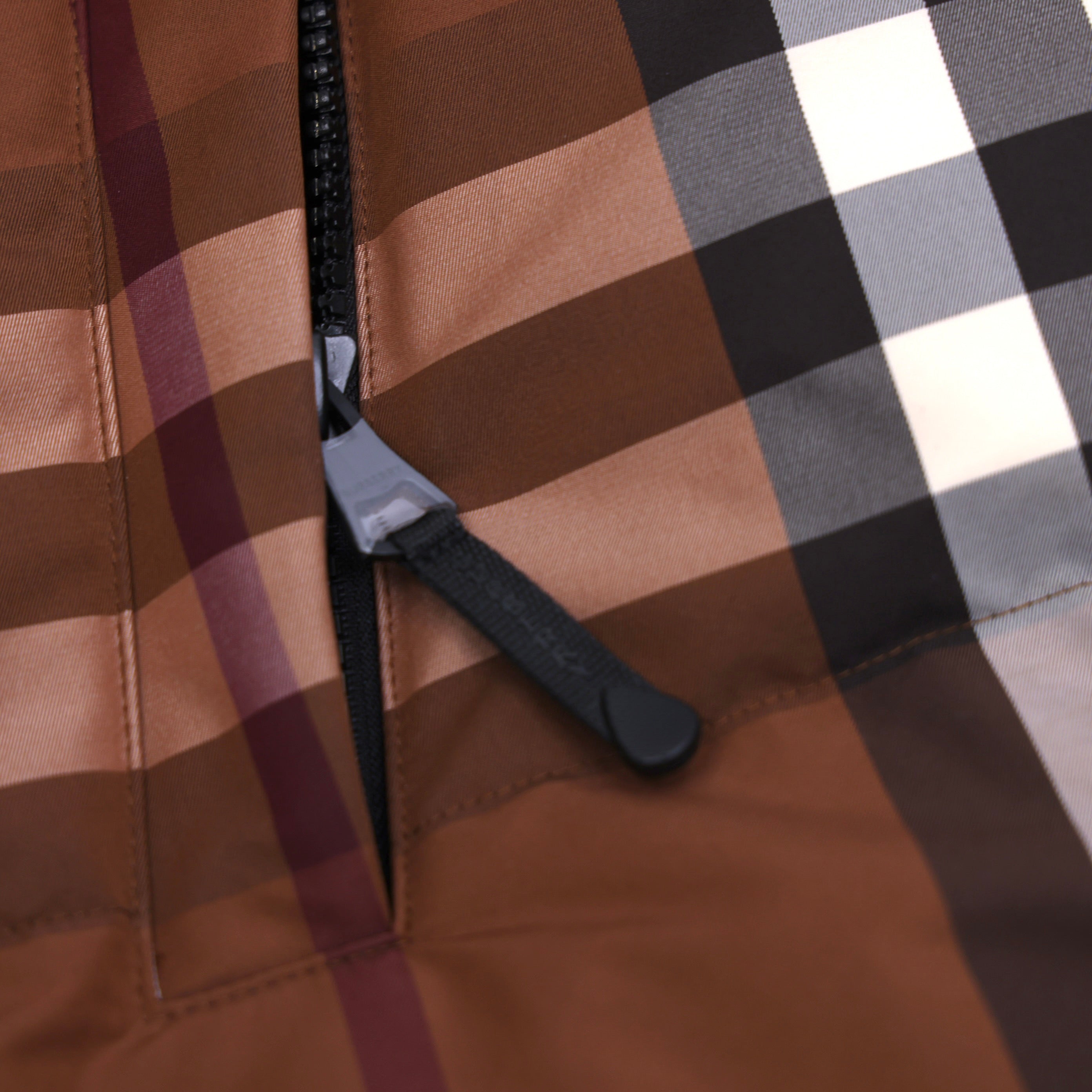PRE OWNED- Burberry Packaway Hood Reversible Check Nylon Puffer Jacket SIZE XL